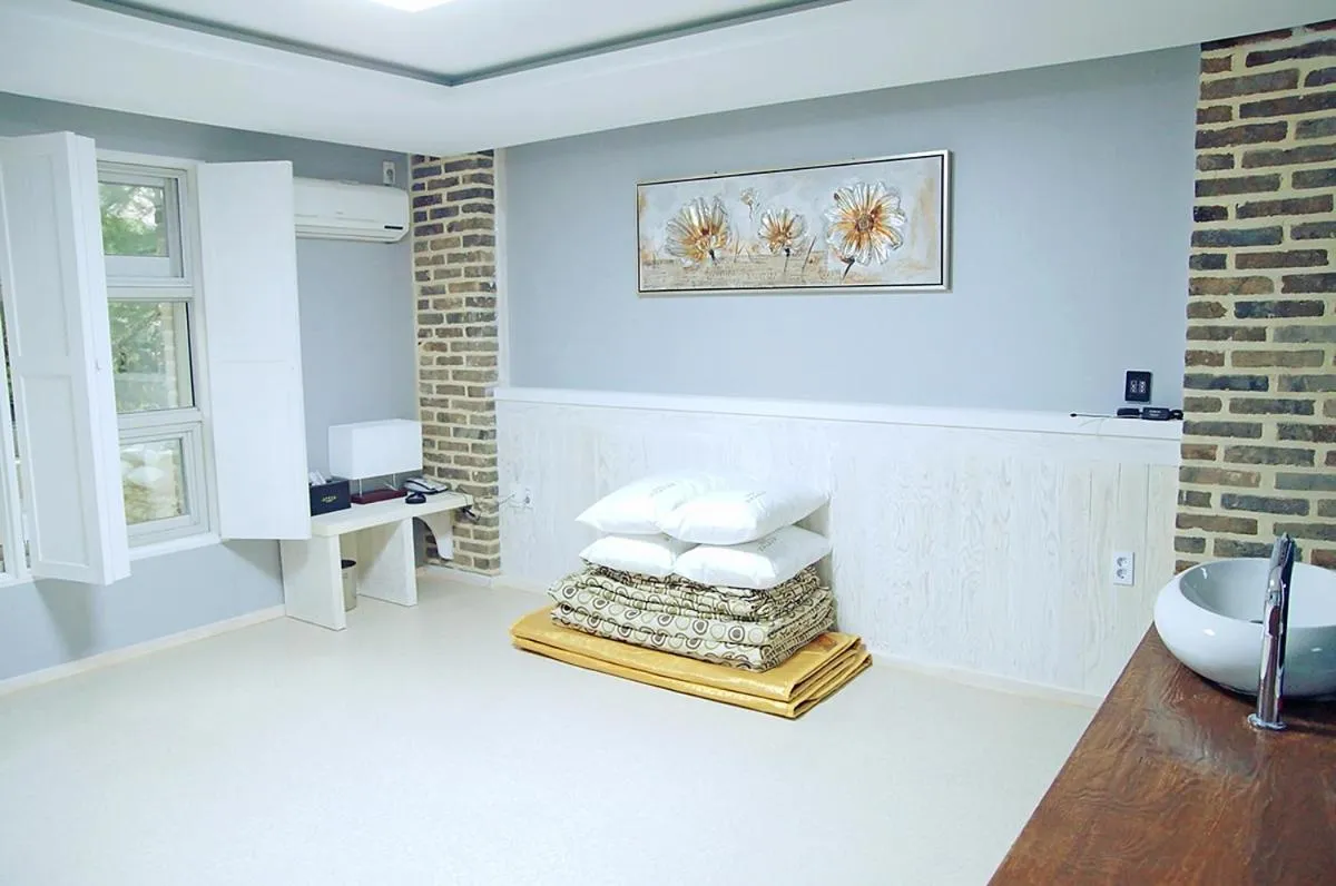 Bed in Opera 21 Hotel