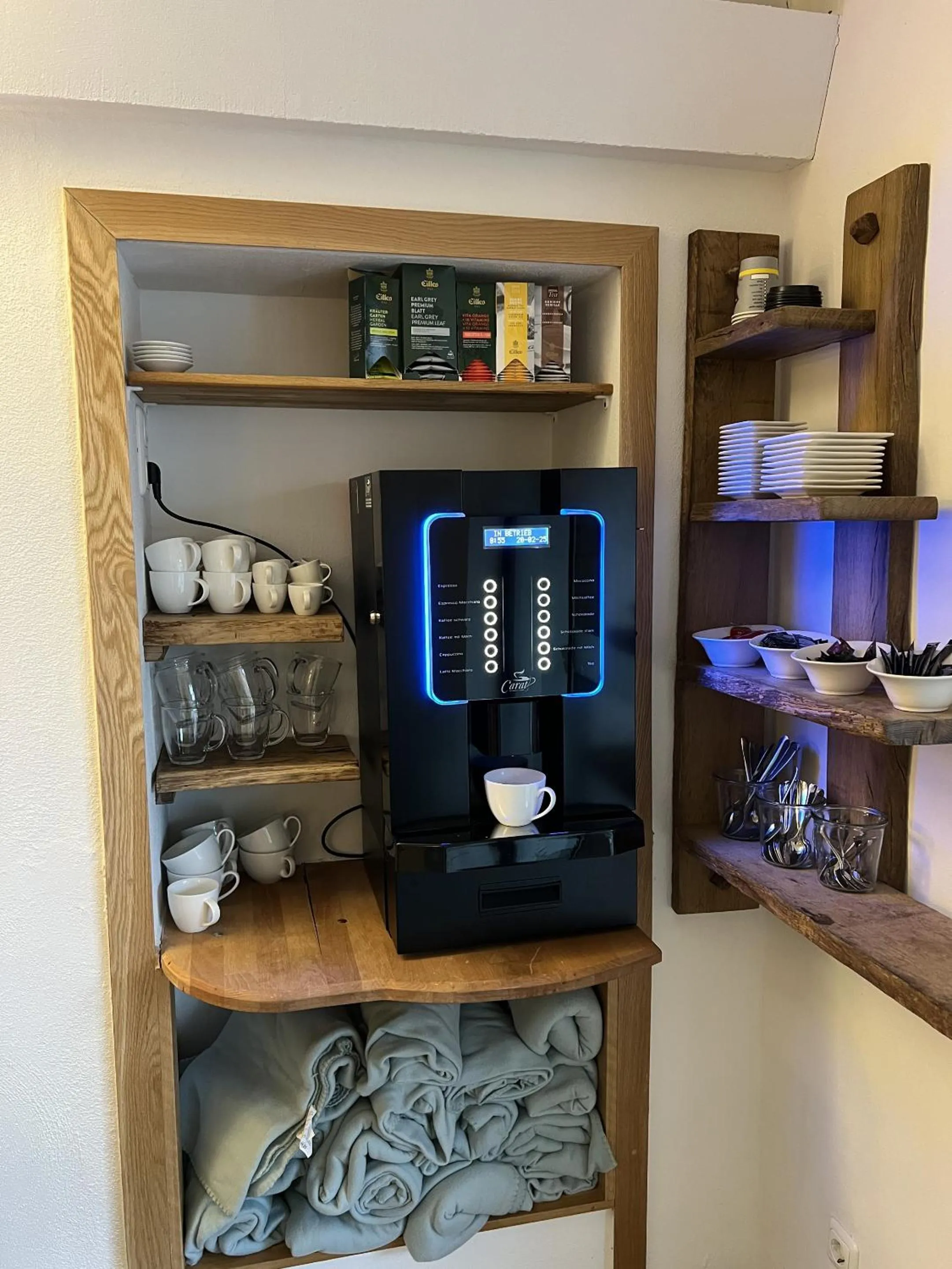 Breakfast in Hotel Wettlaufer - 3 Sterne S - sky -