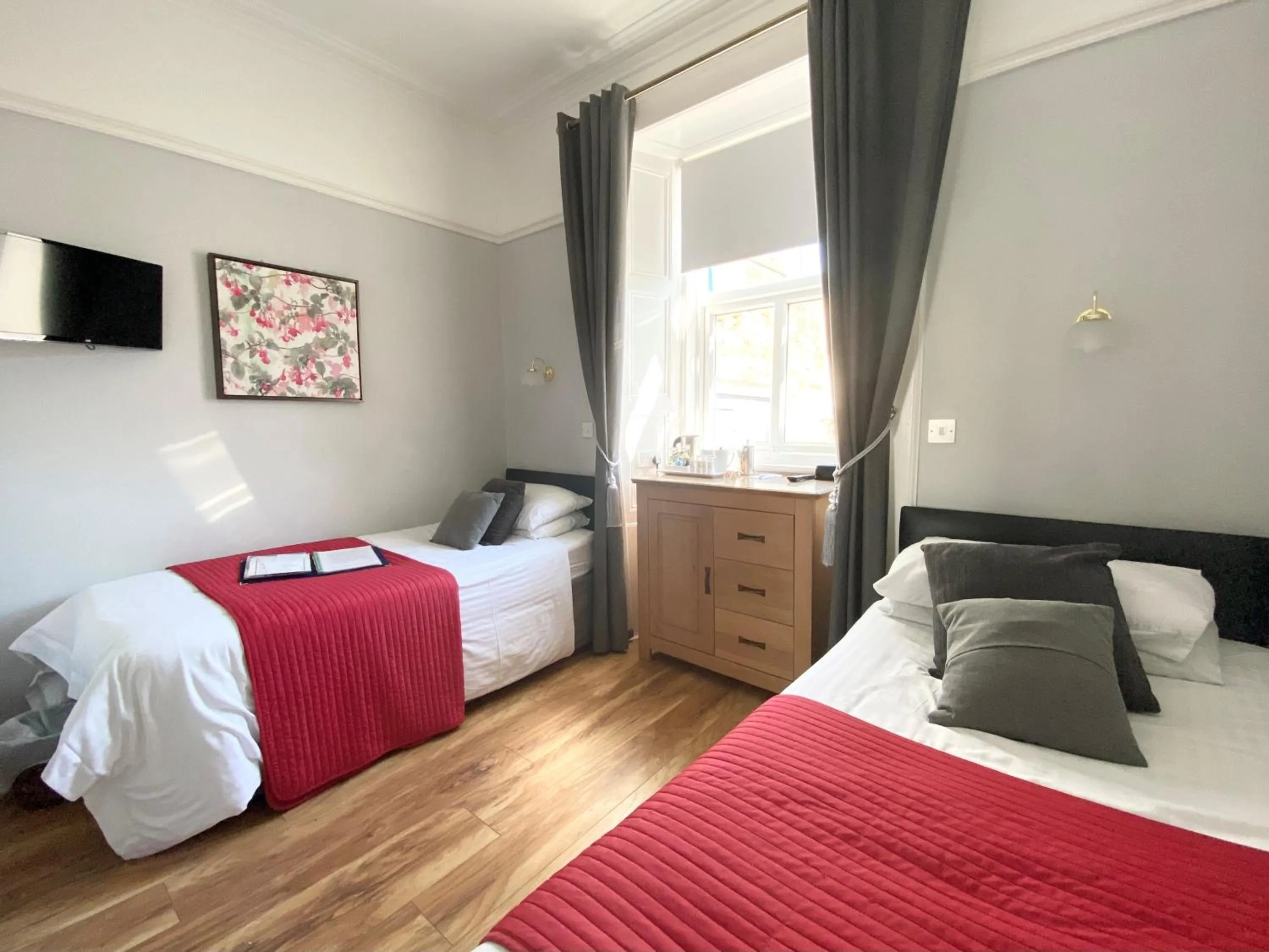 Bedroom, Bed in Daviot Guest House