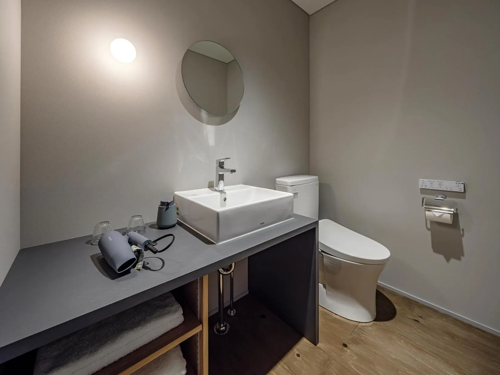 Toilet in Arcade Hotel