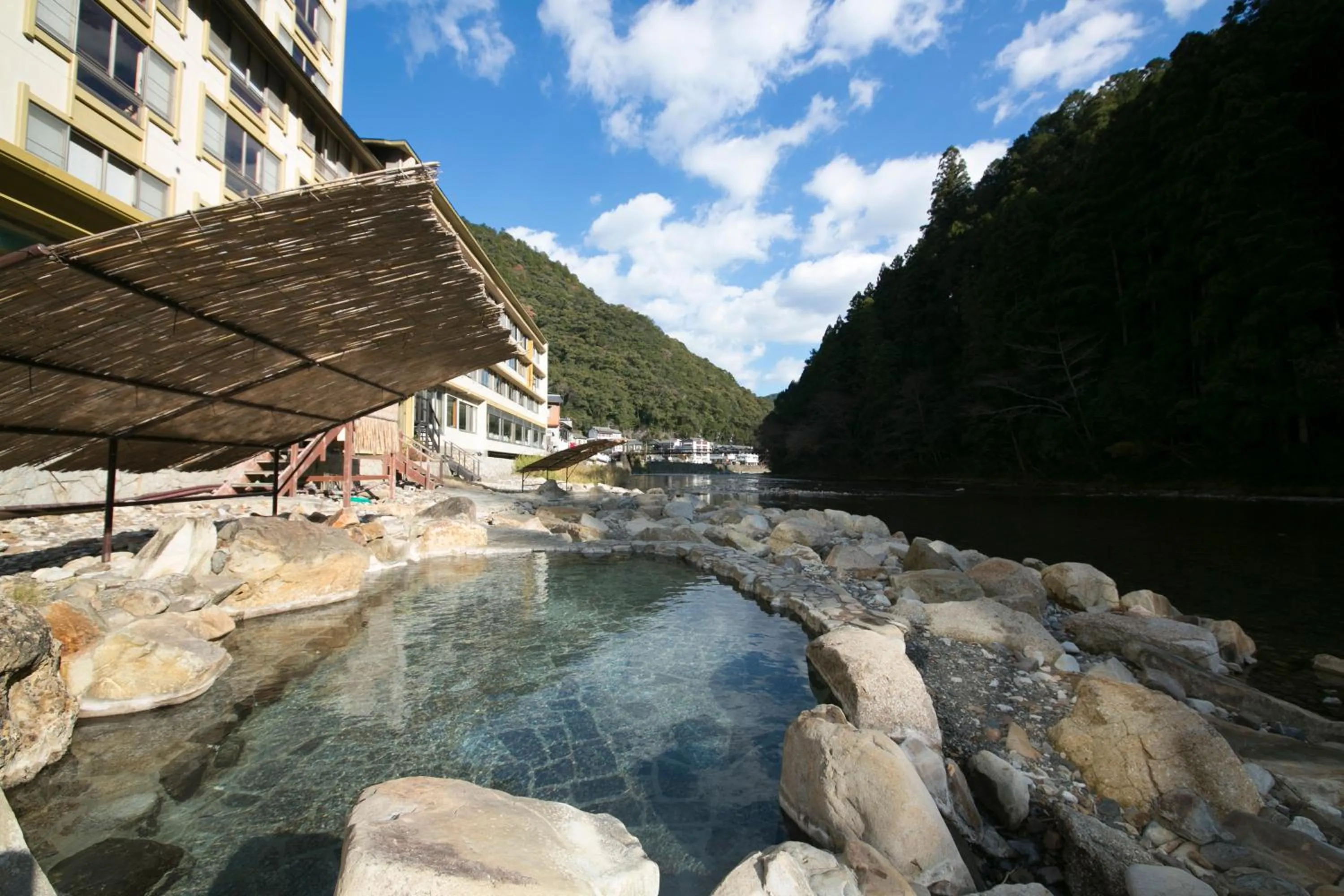 Hot Spring Bath in Sansuikan Kawayu Midoriya