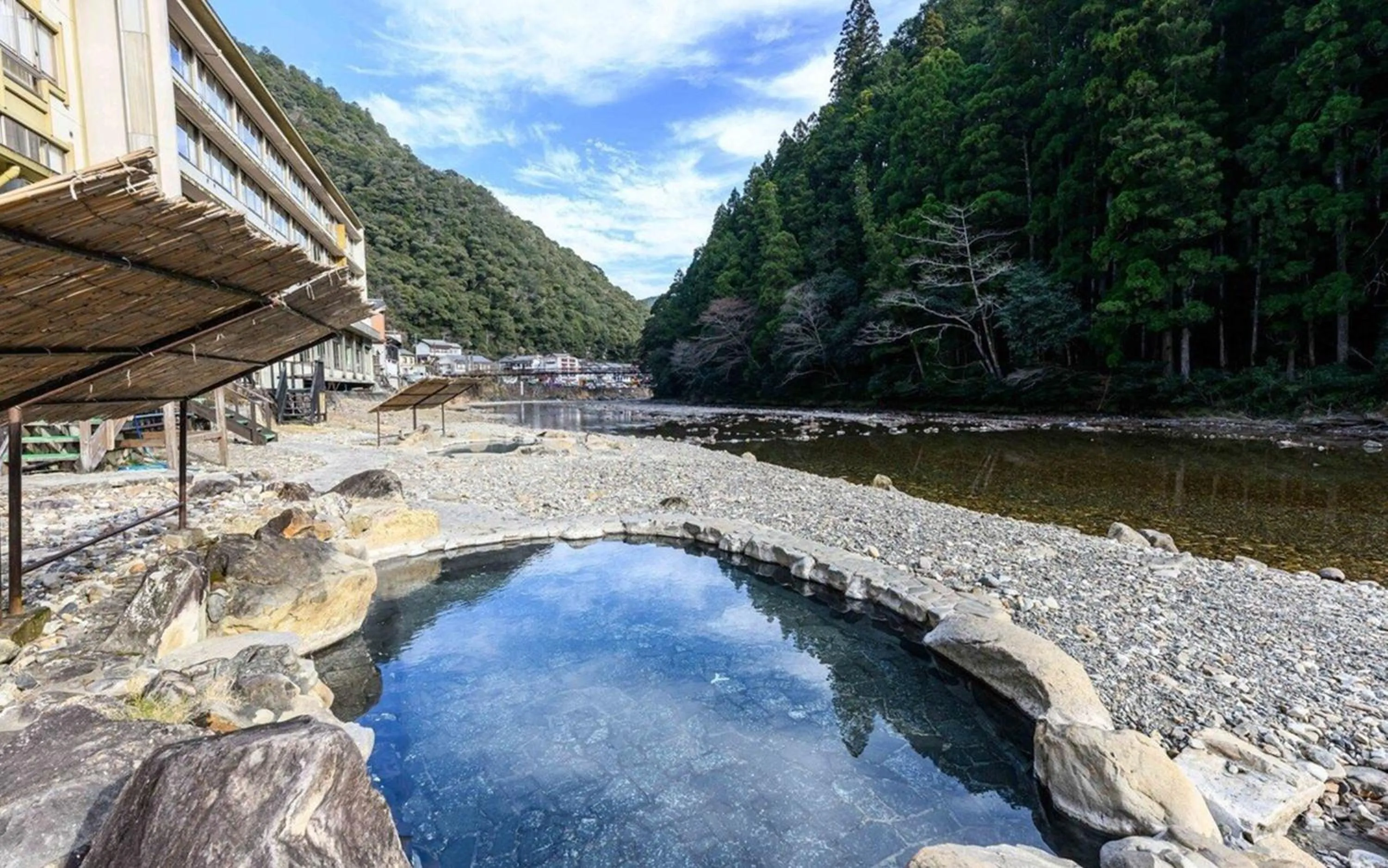 Hot Spring Bath in Sansuikan Kawayu Midoriya
