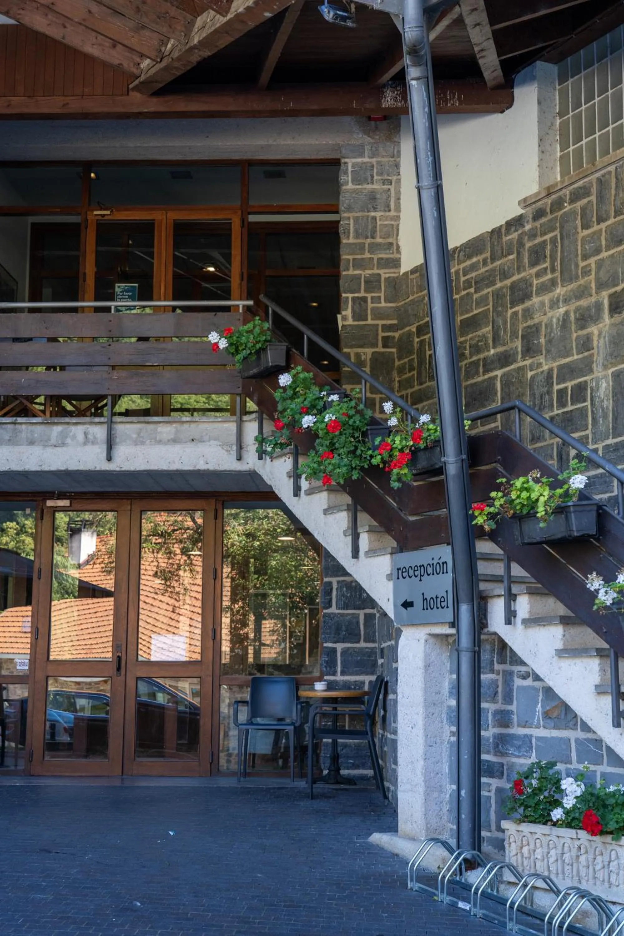 Property building in Hotel y Apartamentos SNÖ Isaba