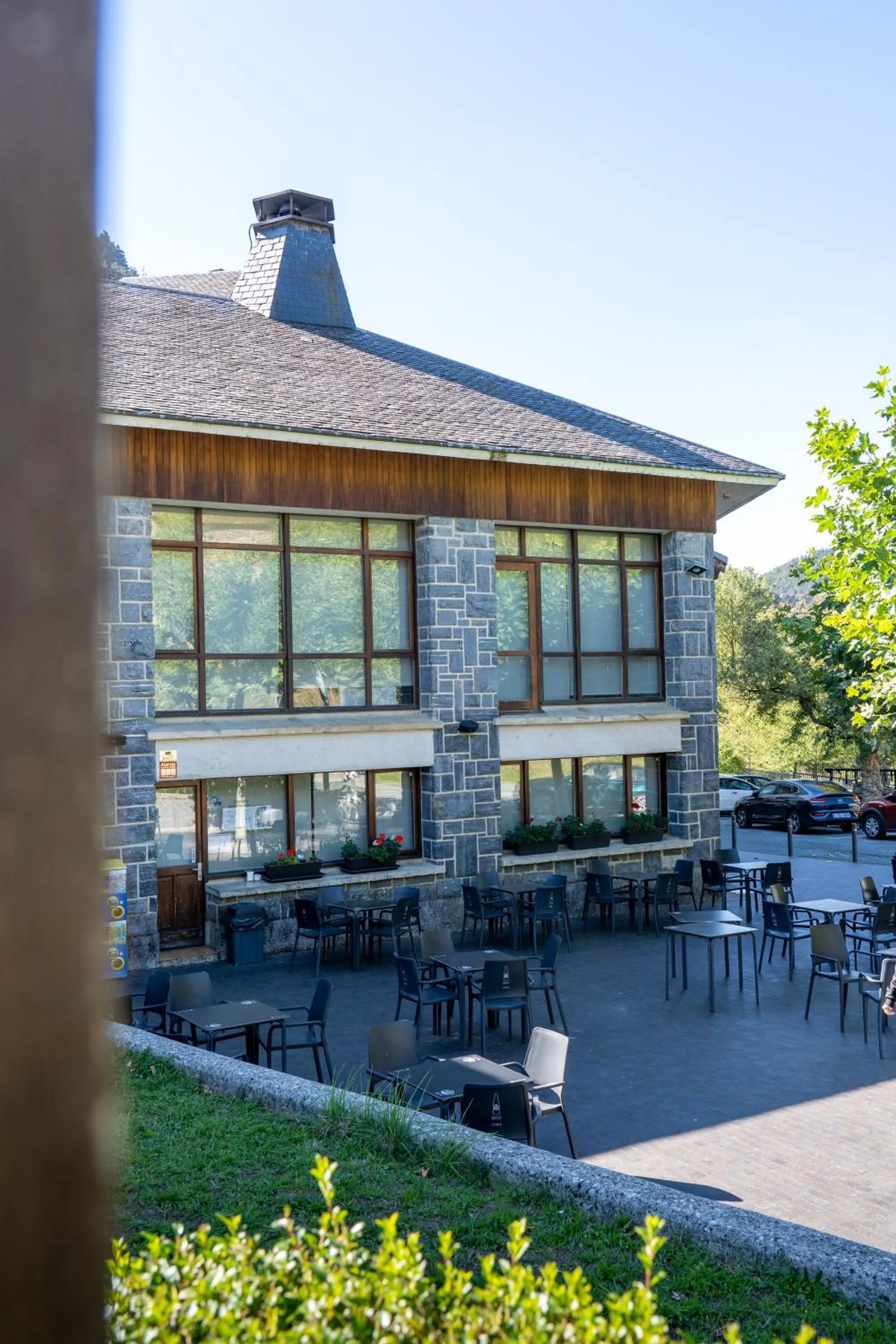 Property building in Hotel y Apartamentos SNÖ Isaba