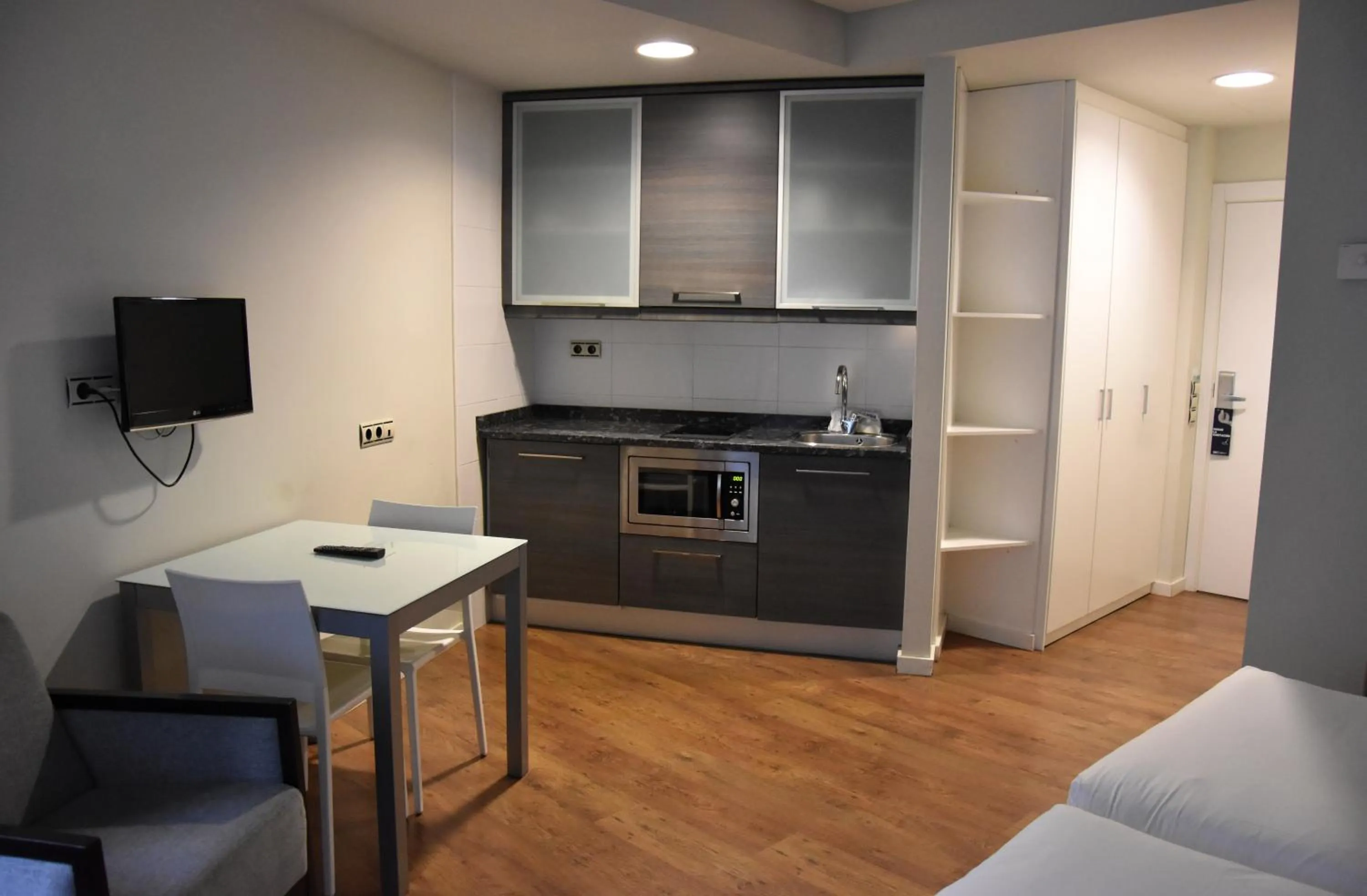 Kitchen or kitchenette in Hotel y Apartamentos SNÖ Isaba