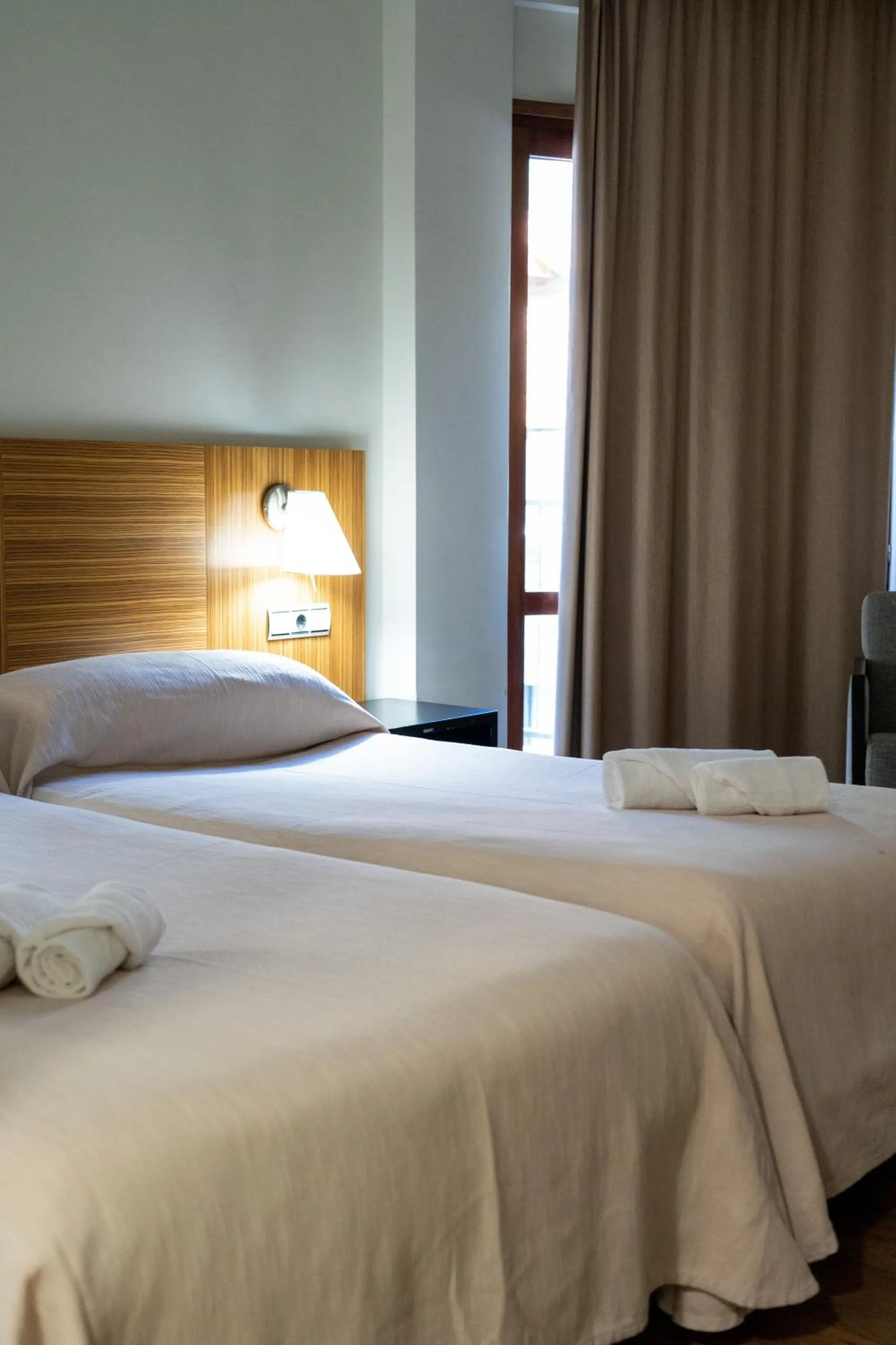 Bedroom, Bed in Hotel y Apartamentos SNÖ Isaba