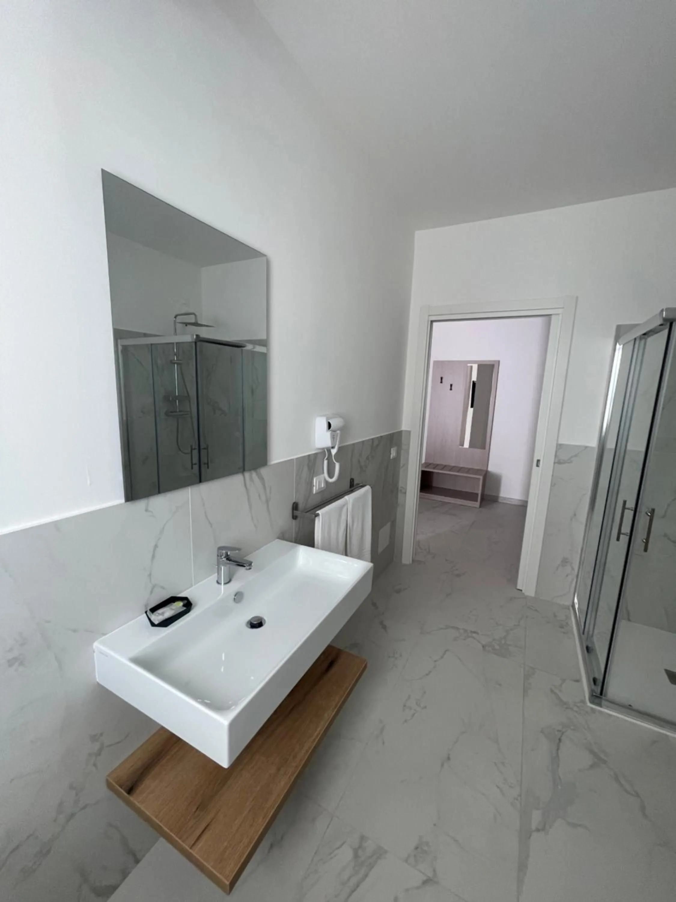 Shower in Hotel Diadema