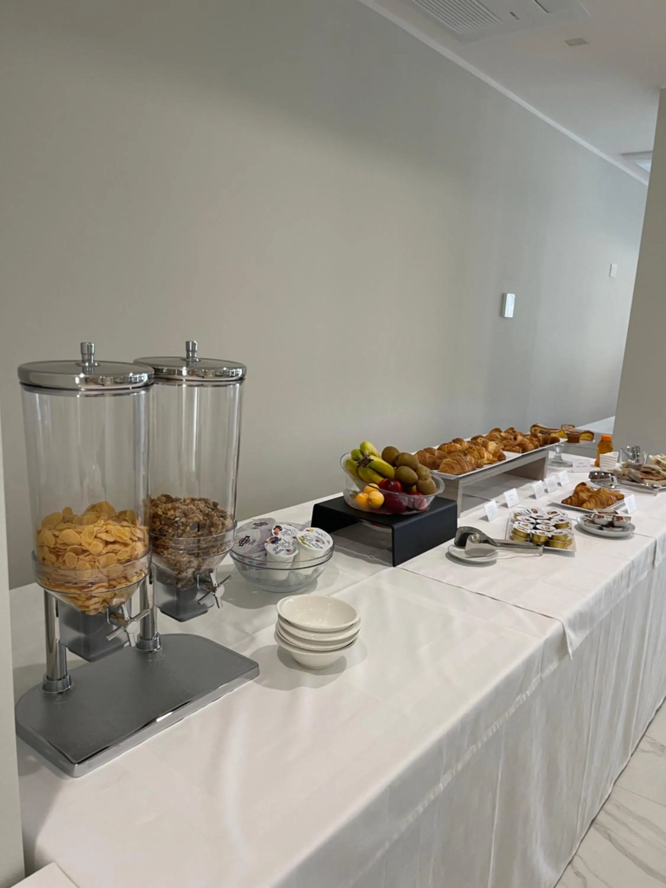 Food and drinks in Hotel Diadema