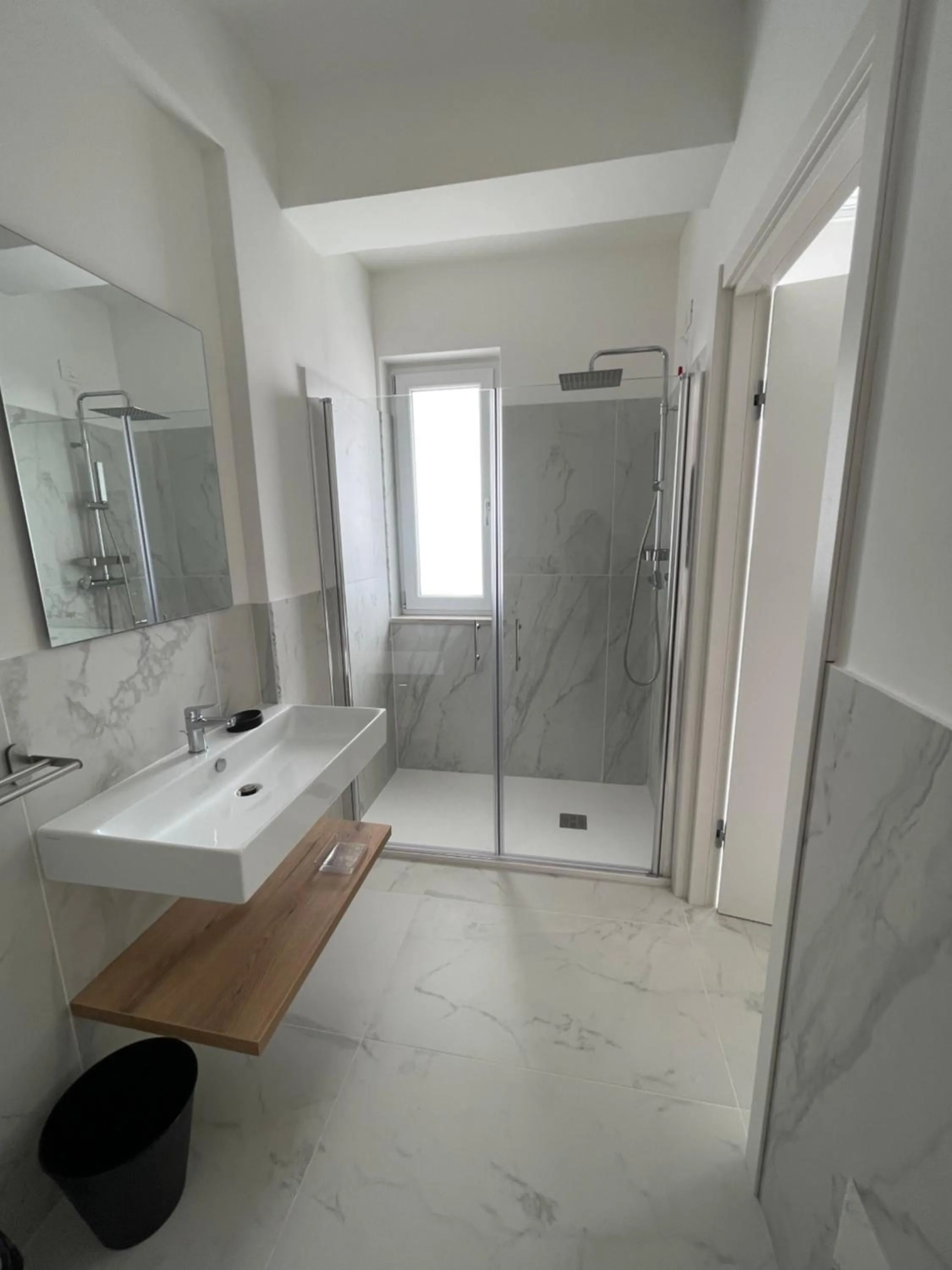 Shower in Hotel Diadema