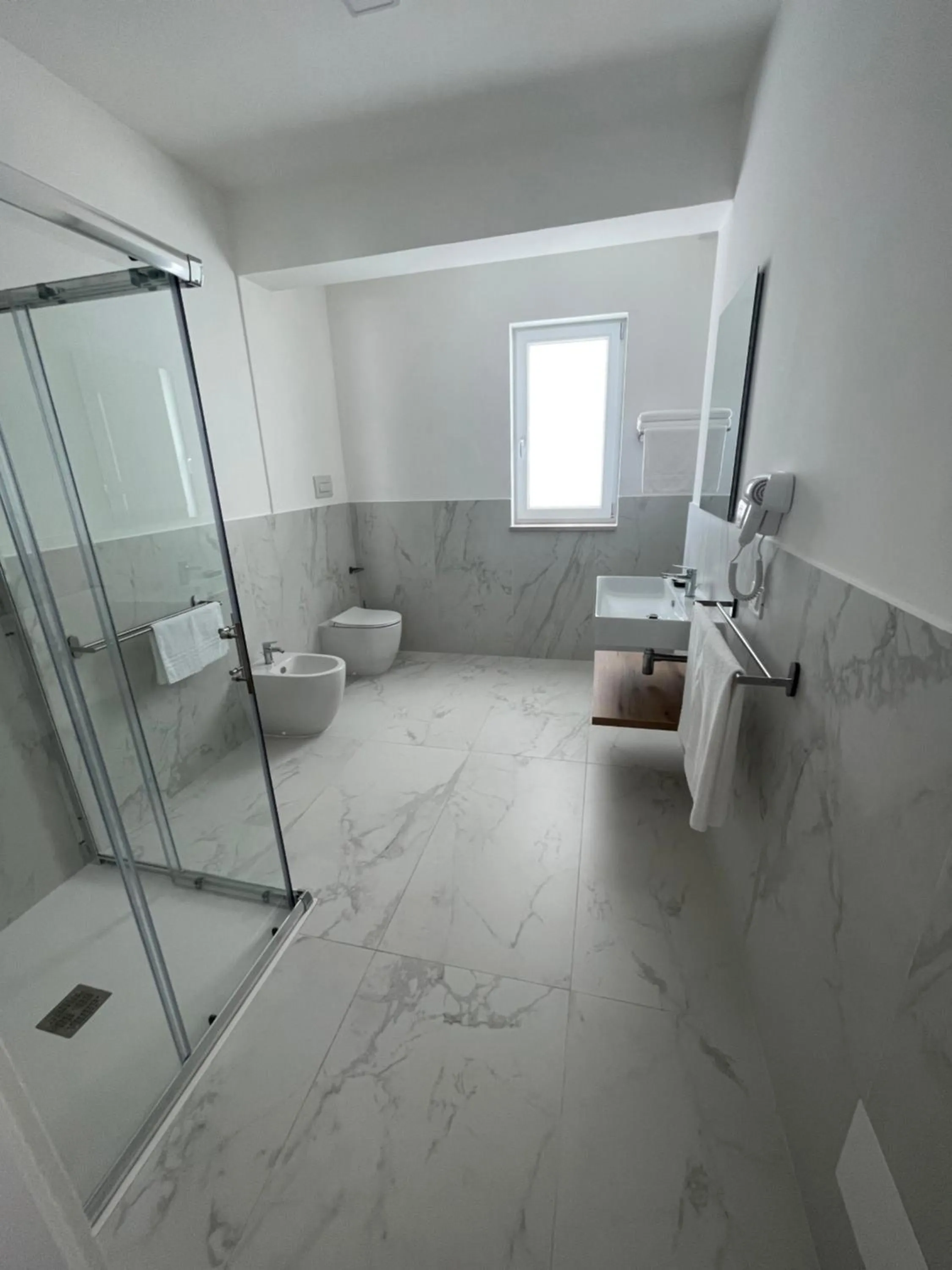 Shower in Hotel Diadema