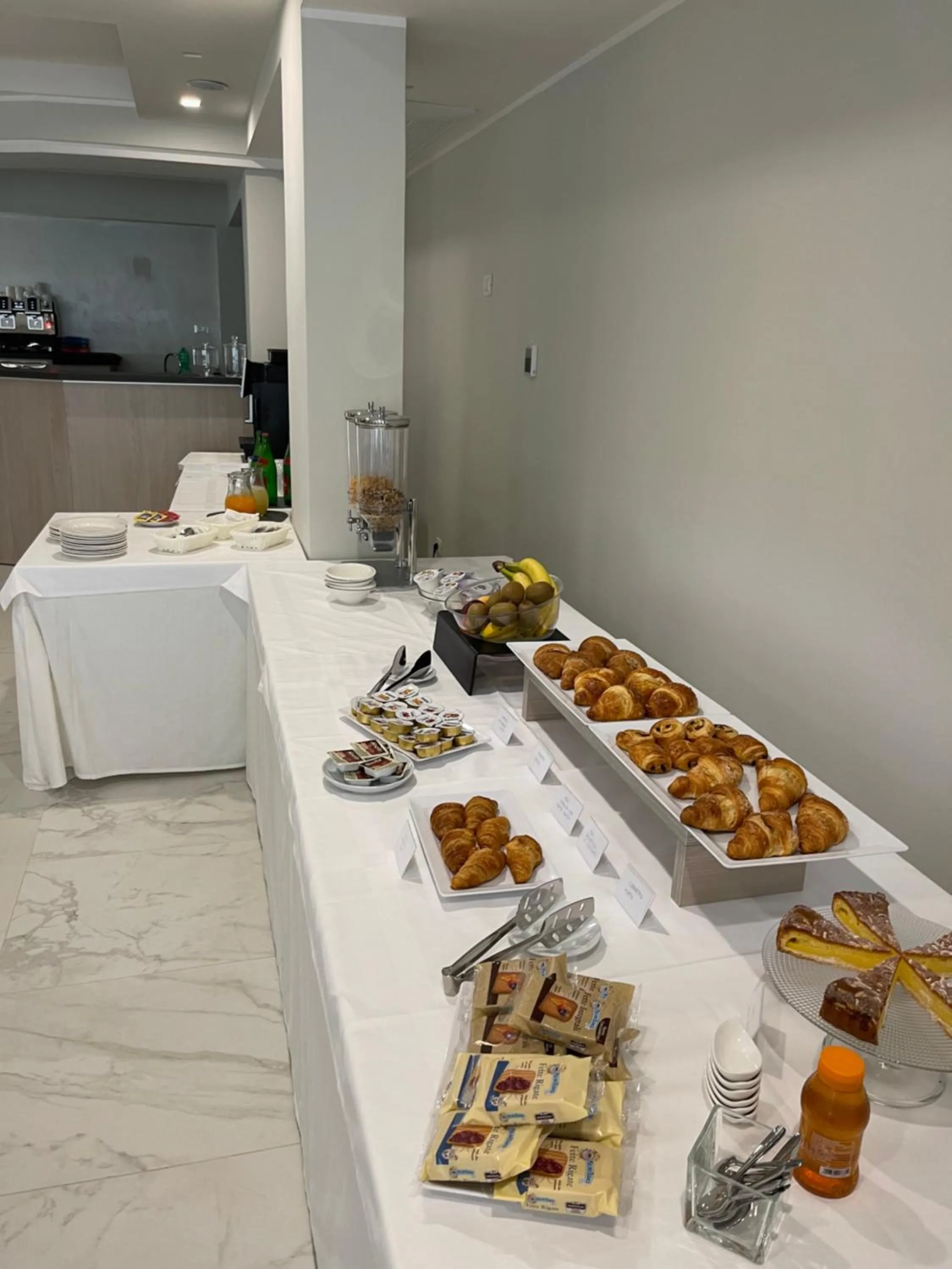 Food and drinks in Hotel Diadema