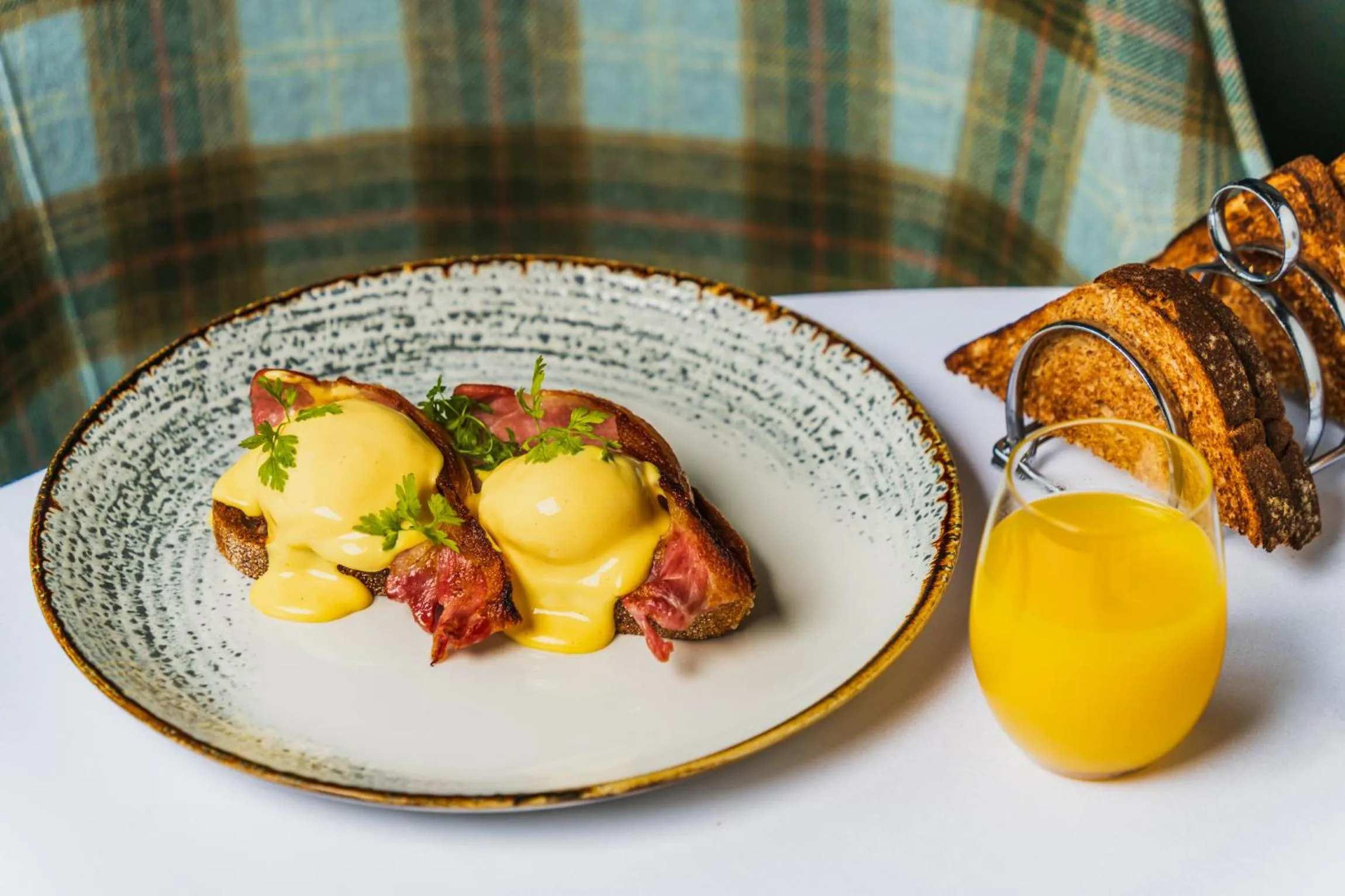 Restaurant/places to eat in Borrowdale Gates Hotel