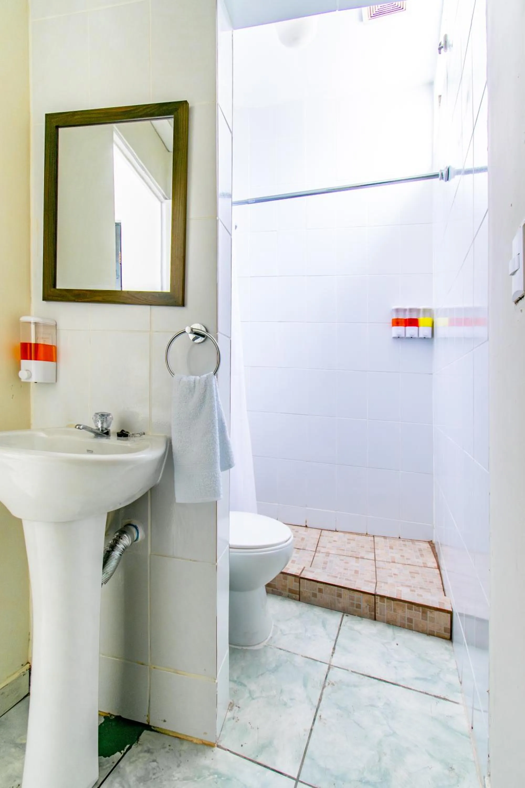 Bathroom in Lorenzo Hotel