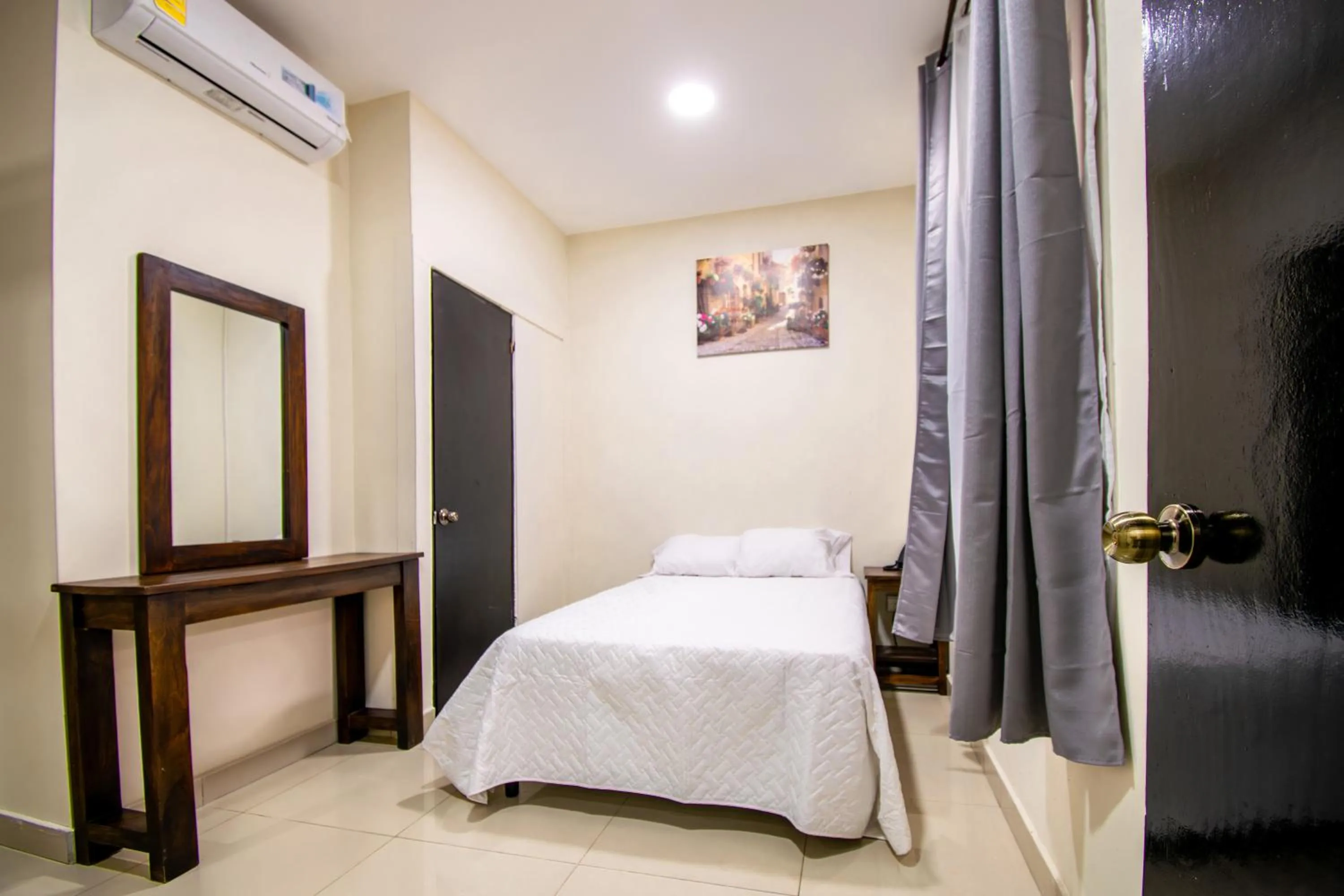 Bed in Lorenzo Hotel