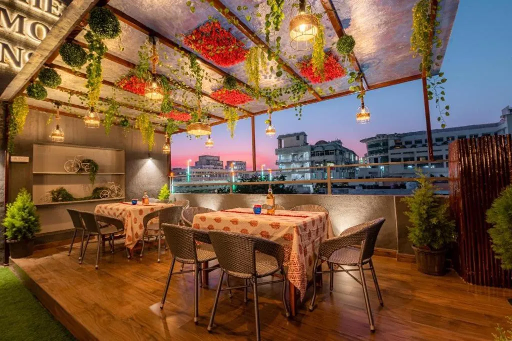 Restaurant/places to eat in Gulmohar Mansion - A Boutique Stay