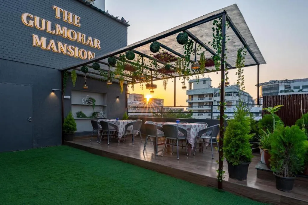 Restaurant/places to eat in Gulmohar Mansion - A Boutique Stay