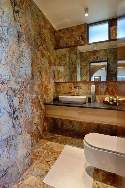 Toilet in Gulmohar Mansion - A Boutique Stay