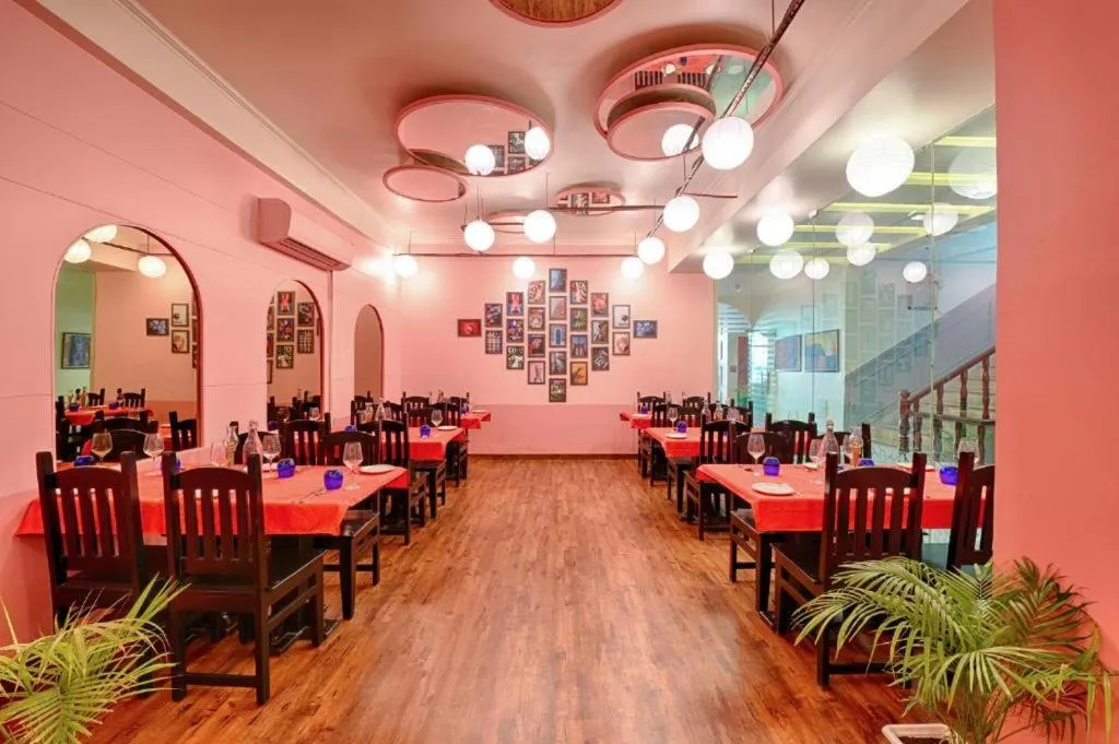 Restaurant/places to eat in Gulmohar Mansion - A Boutique Stay