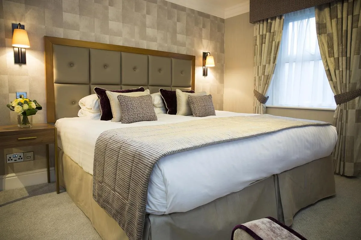 Bed in Lodore Falls Hotel & Spa