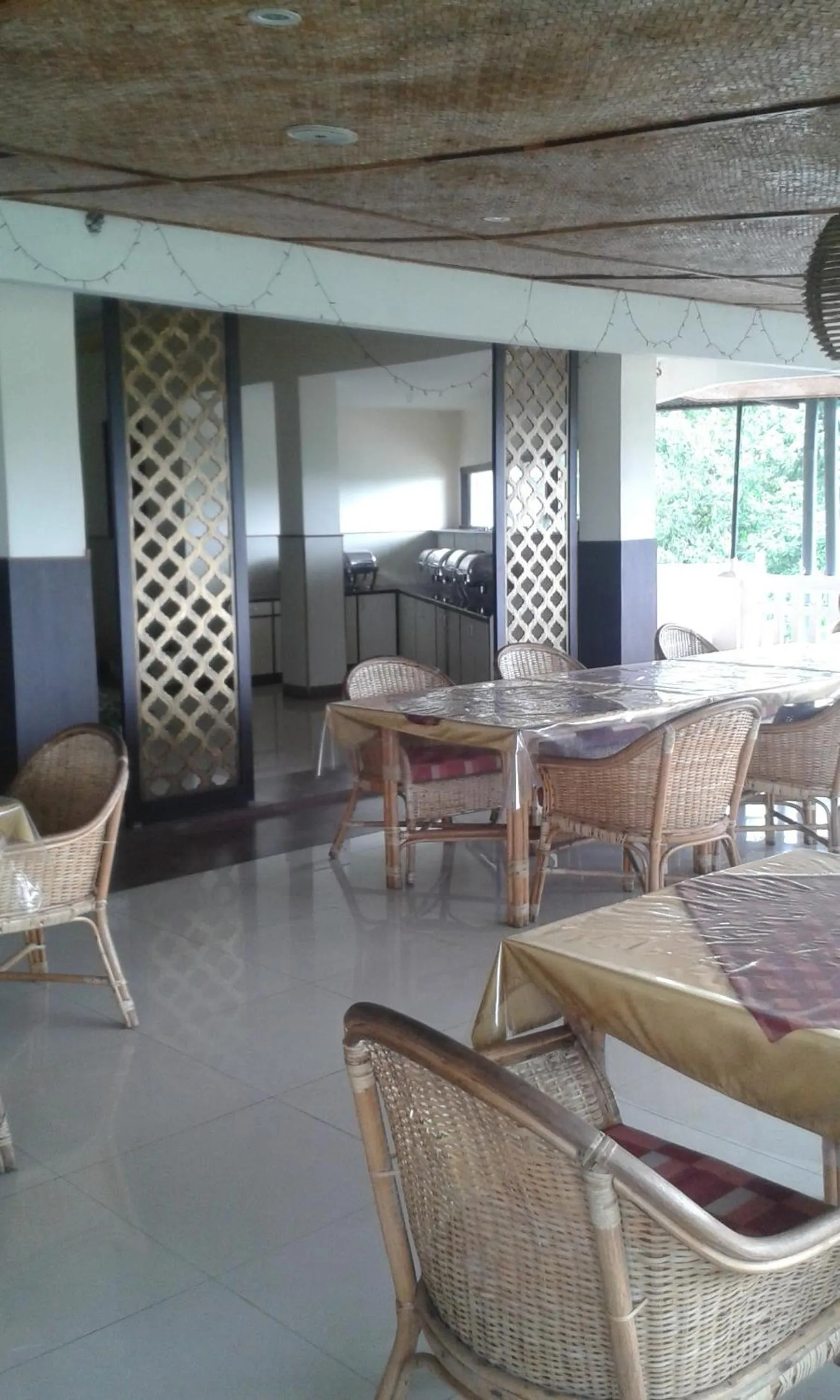 Restaurant/places to eat in Hotel Shompen