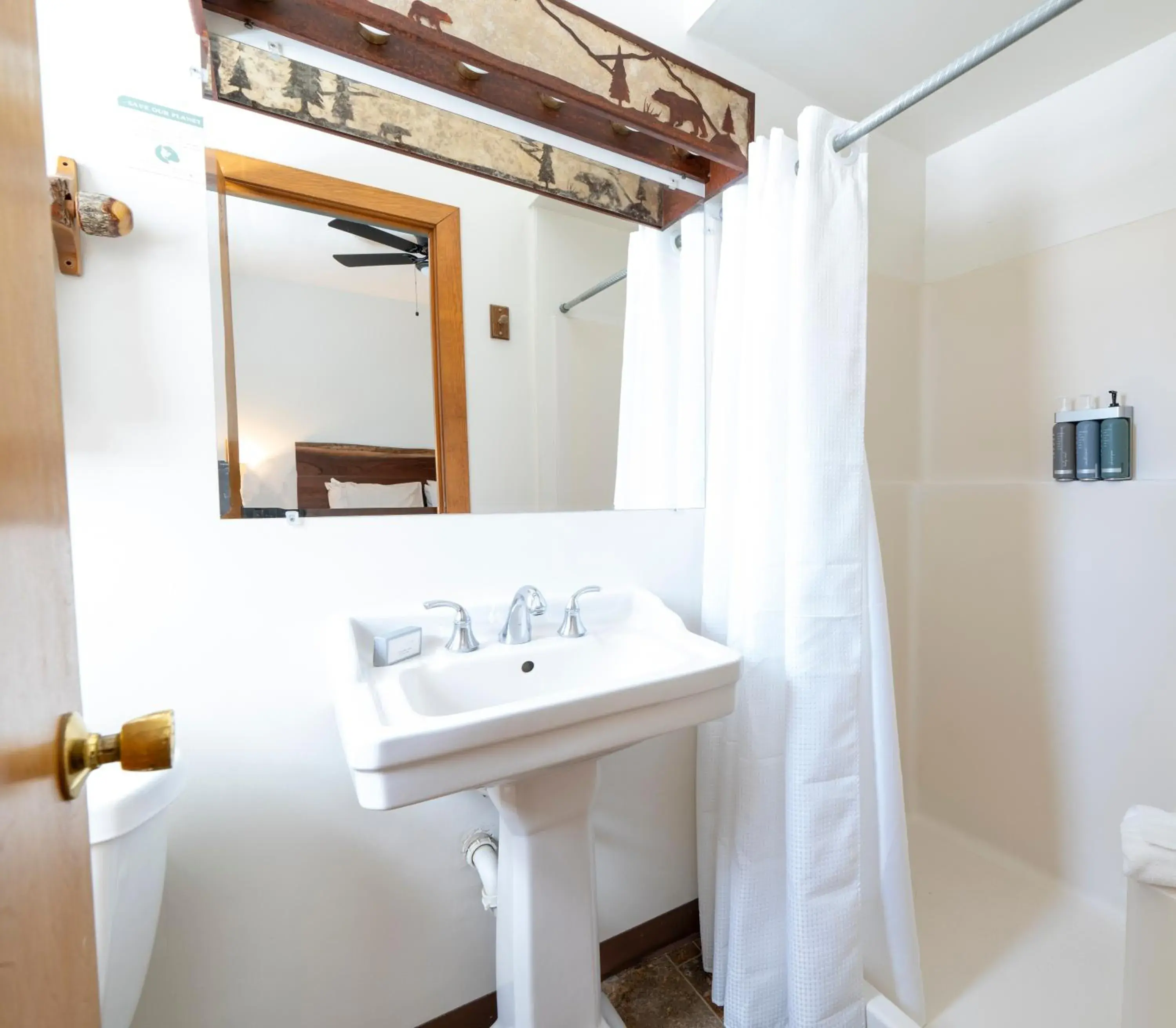 Queen Studio - single occupancy - Disability Access in Camp Richardson Resort Queen Studio - single occupancy - Disability Access in Camp Richardson Resort