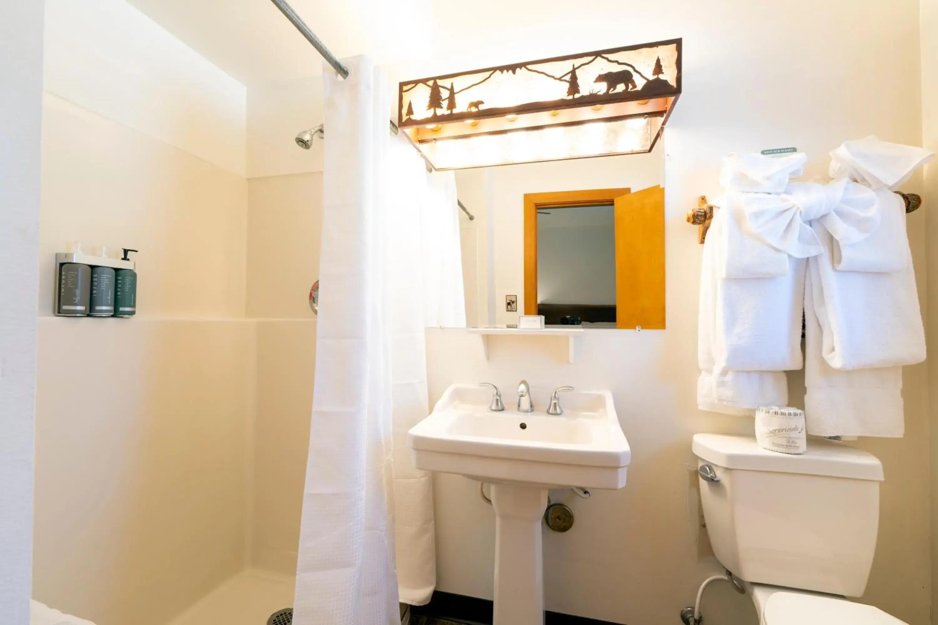 Standard Double Room - single occupancy in Camp Richardson Resort Standard Double Room - single occupancy in Camp Richardson Resort