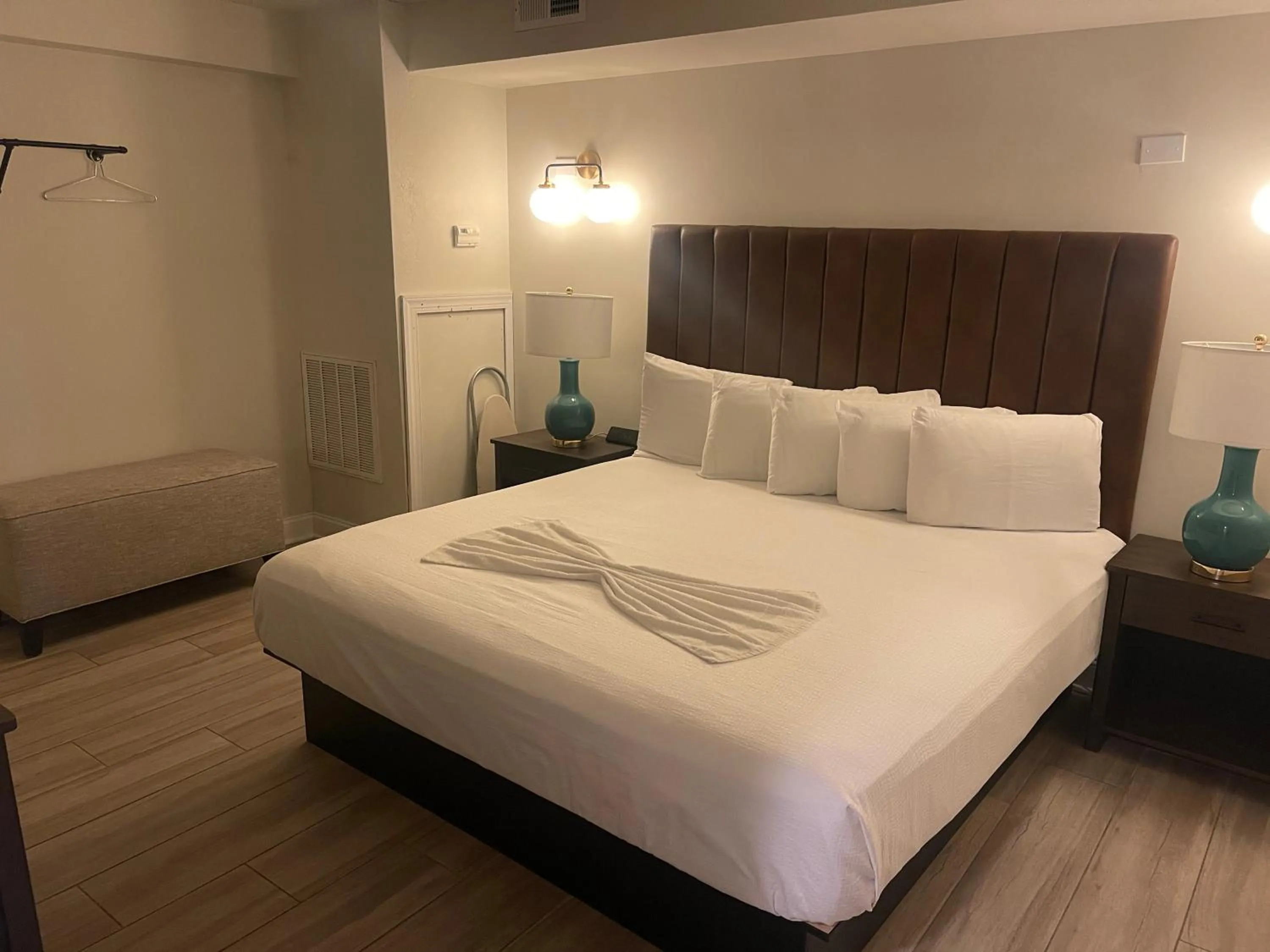 Bedroom, Bed in Montego Bay Resort