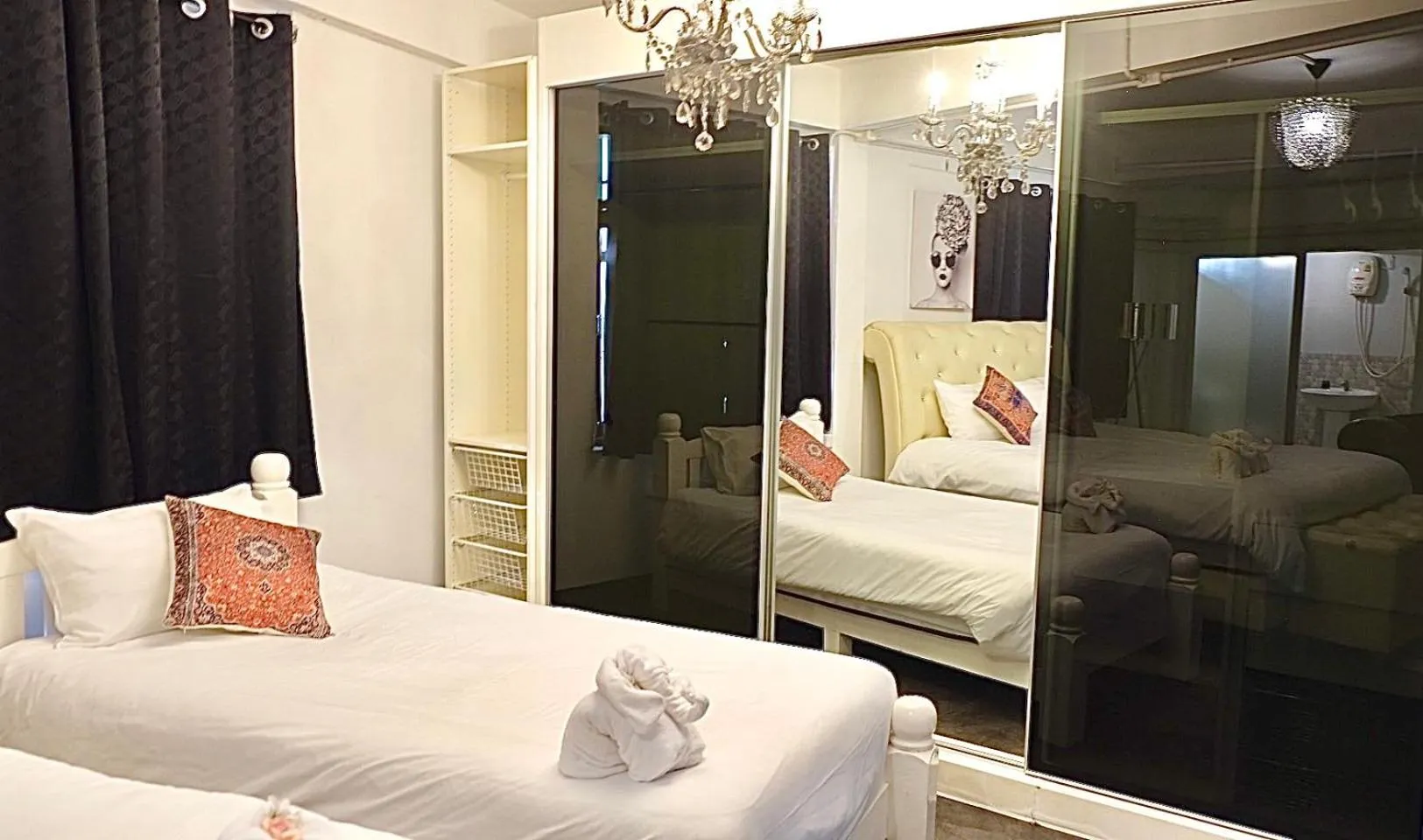 Bedroom, Bed in Yellow Lamoon Hotel