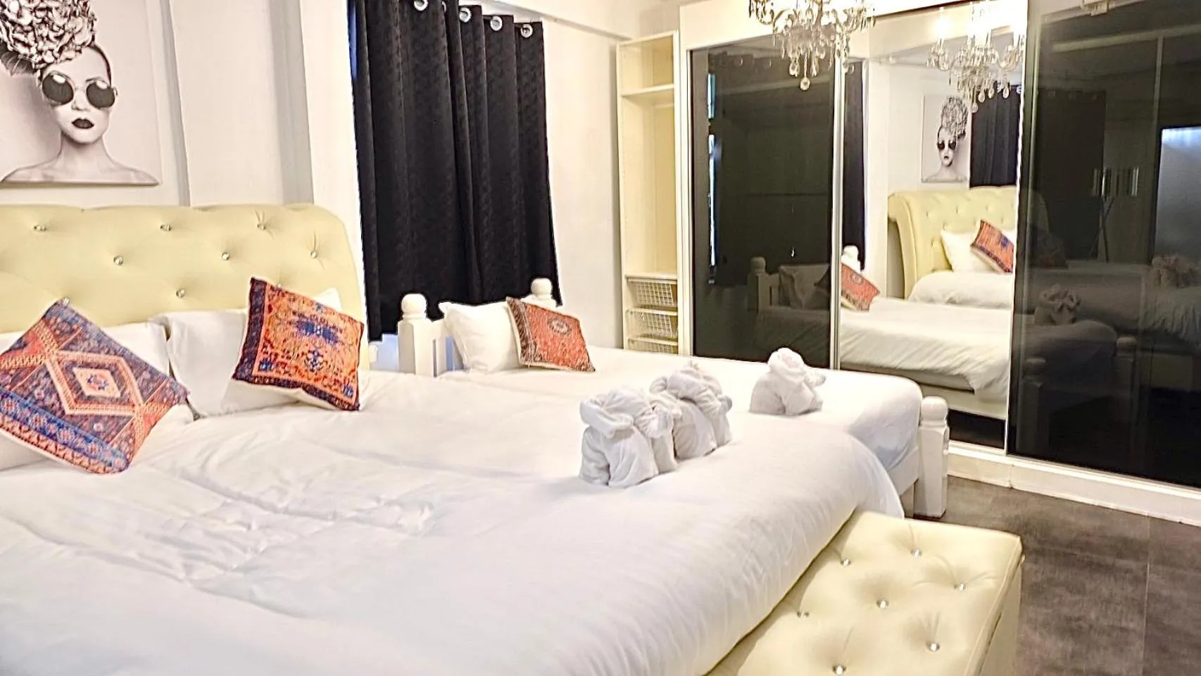 Bed in Yellow Lamoon Hotel