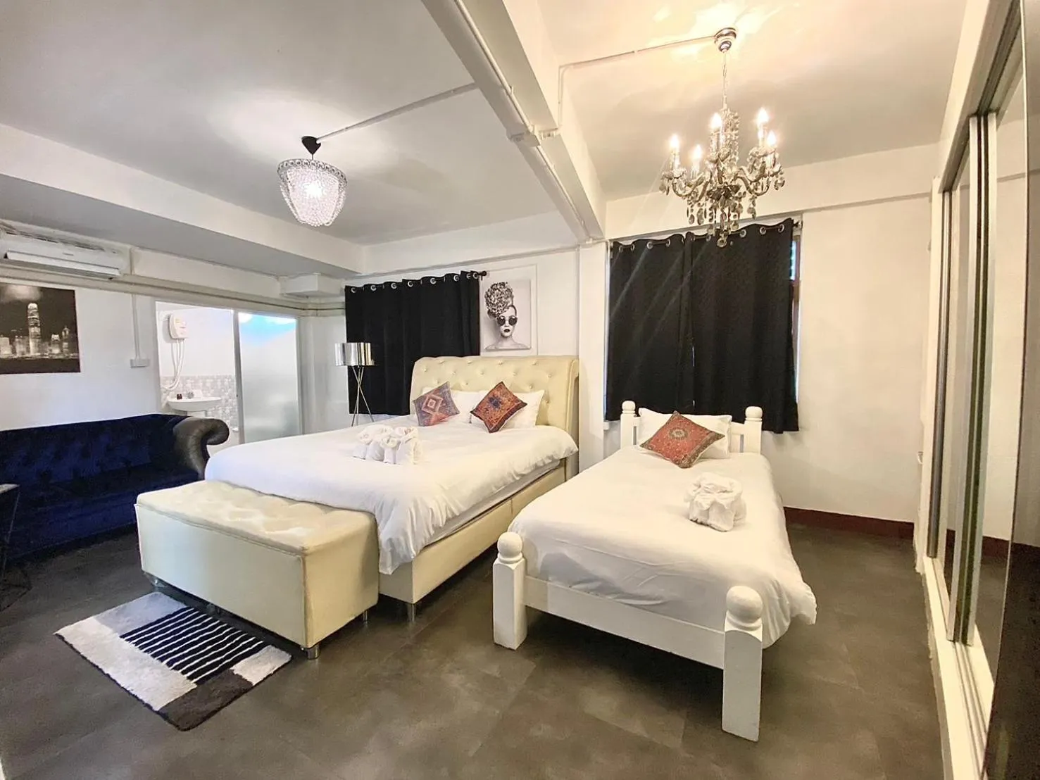 Bed in Yellow Lamoon Hotel