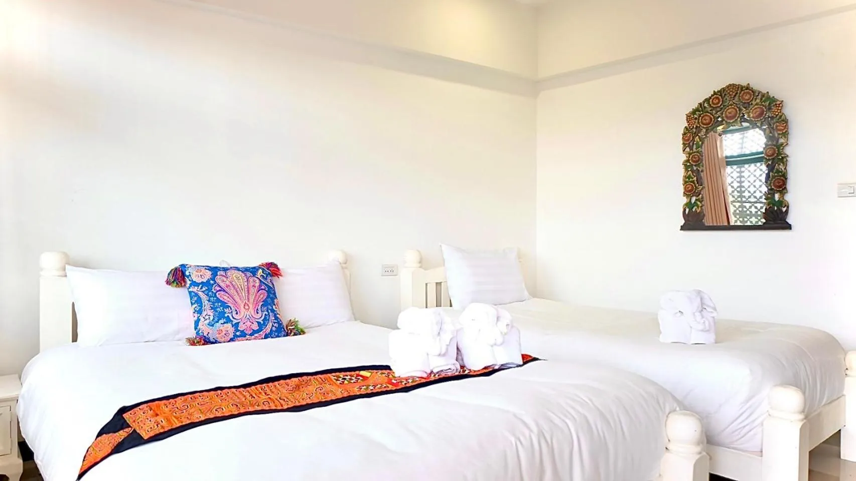 Bedroom, Bed in Yellow Lamoon Hotel