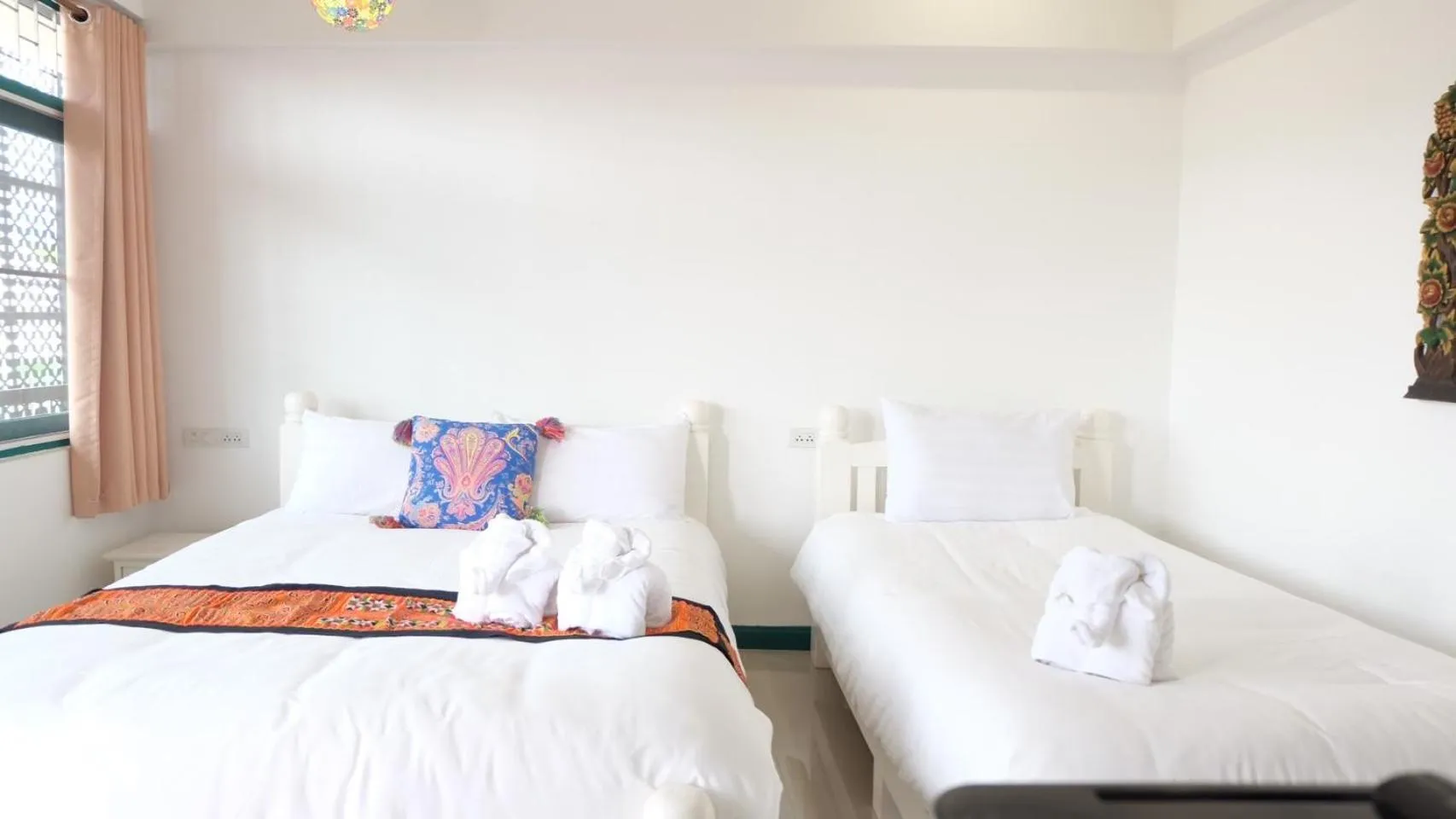 Bedroom, Bed in Yellow Lamoon Hotel