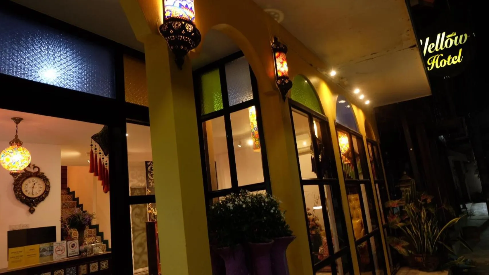 Decorative detail in Yellow Lamoon Hotel