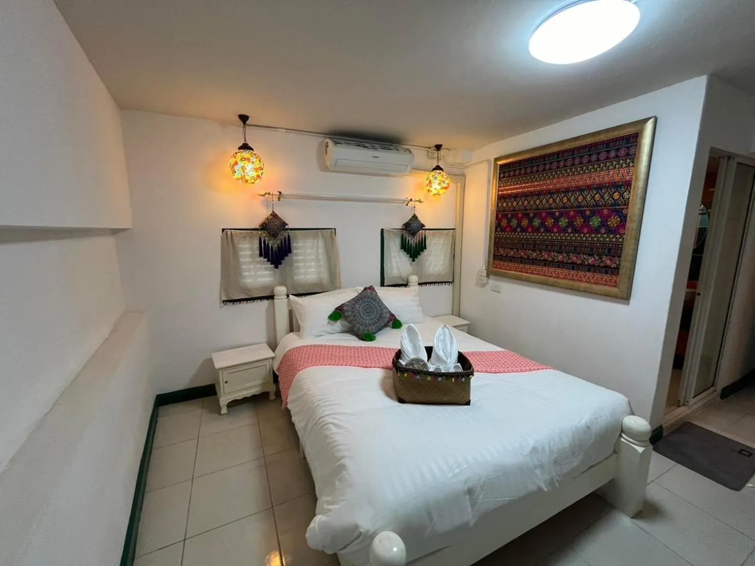 Bed in Yellow Lamoon Hotel