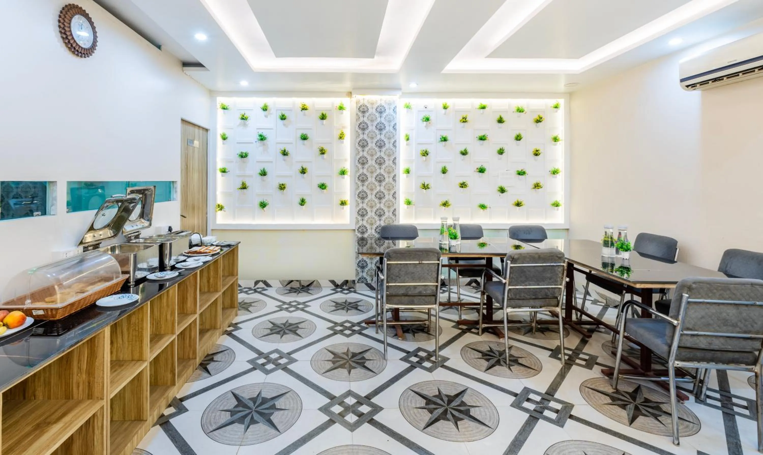 Restaurant/places to eat in Treebo Om Shree Banaras