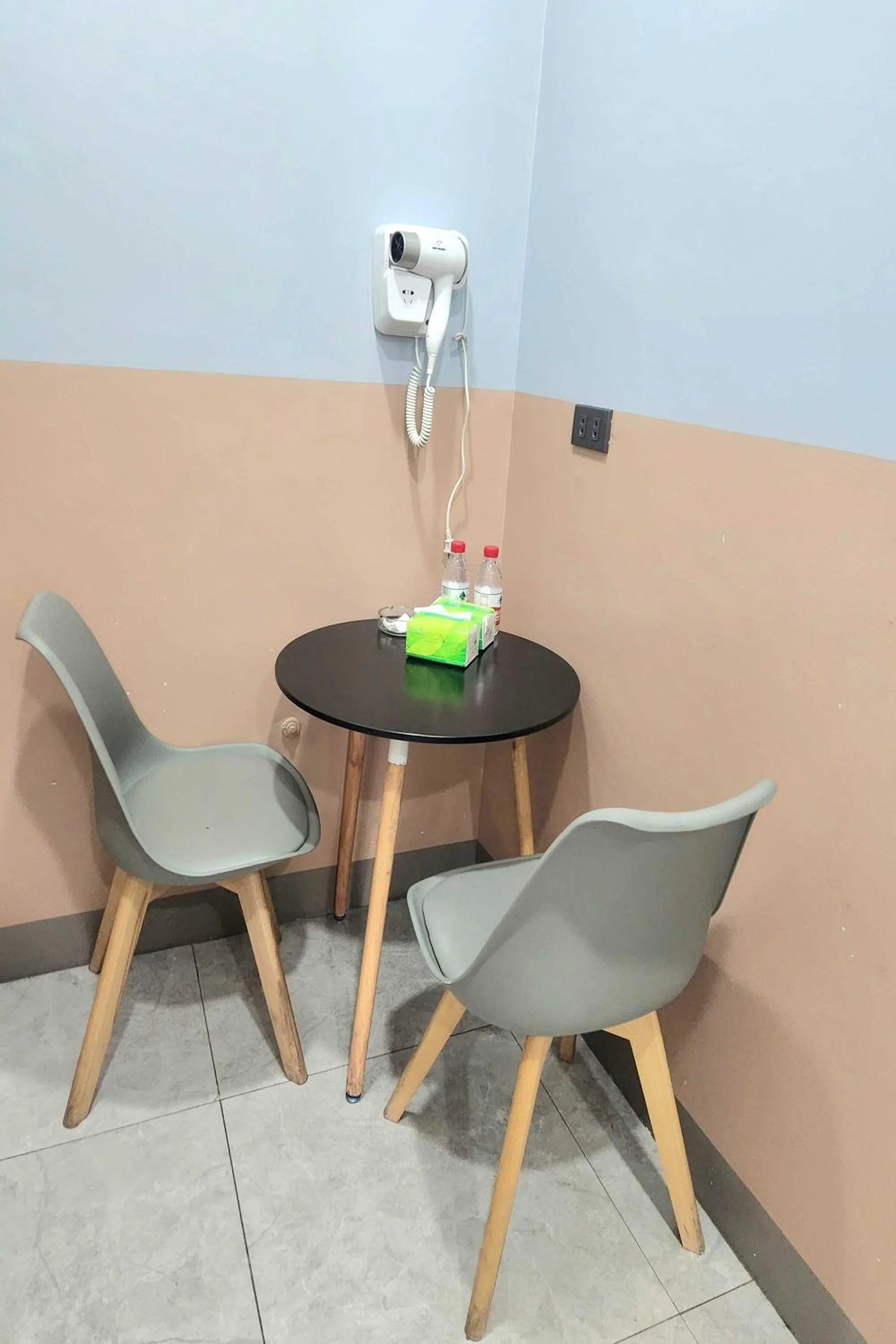 Living room in Qingqing Hotel Pasay Manila near MOA