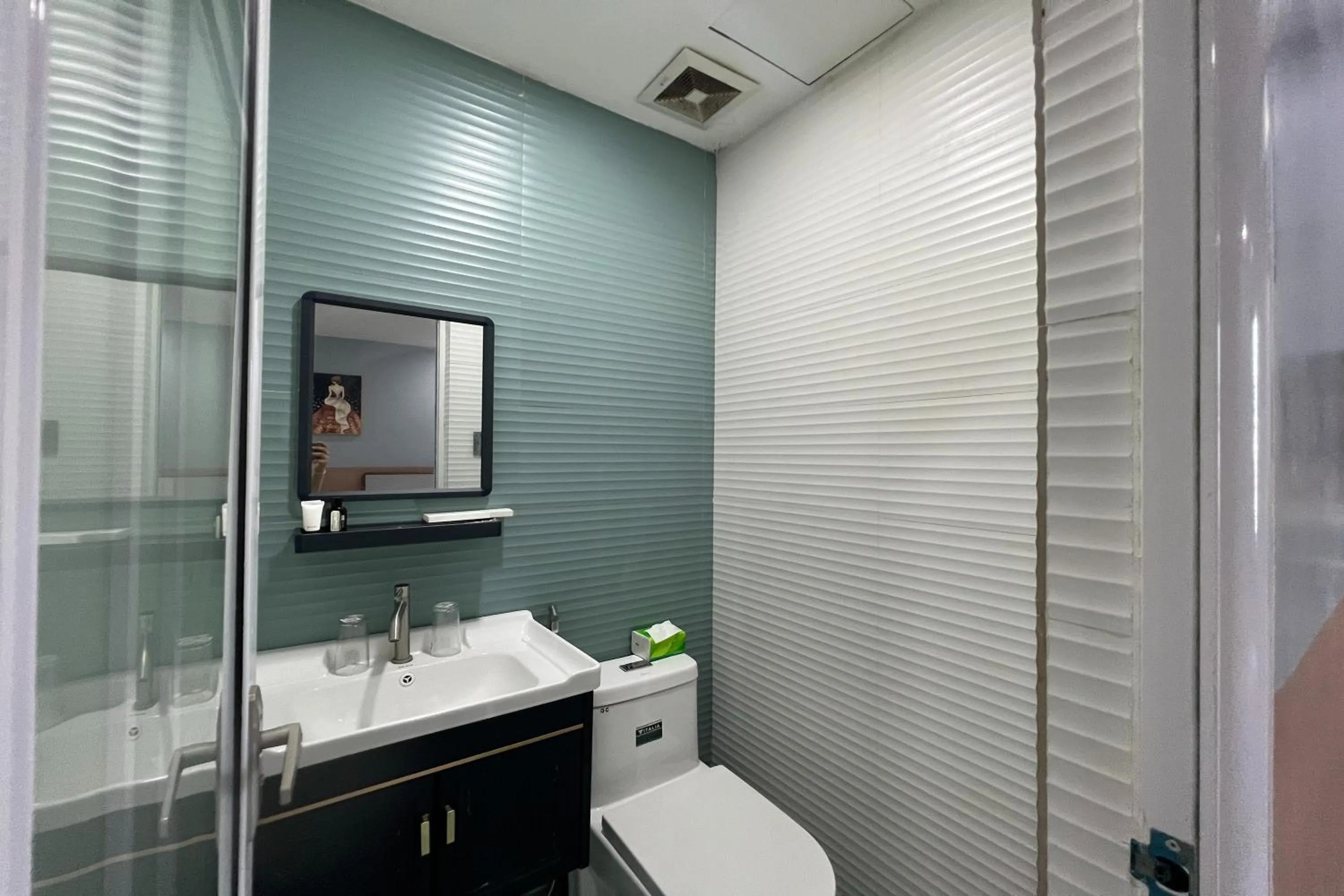 Bathroom in Qingqing Hotel Pasay Manila near MOA