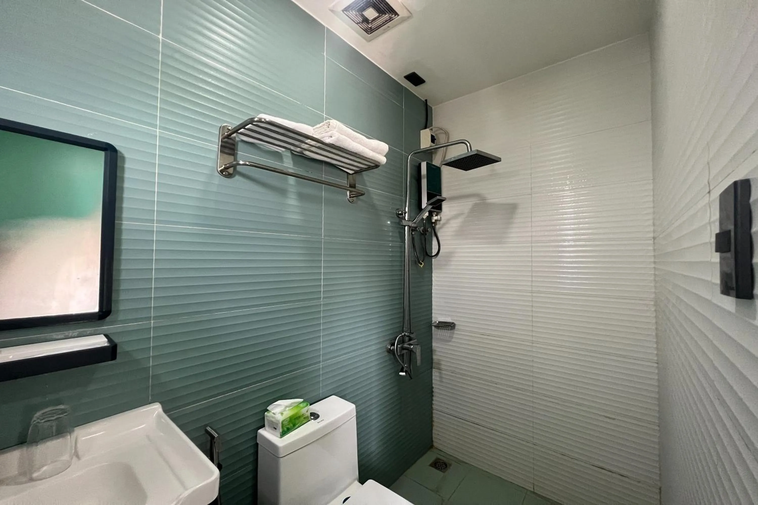 Bathroom in Qingqing Hotel Pasay Manila near MOA