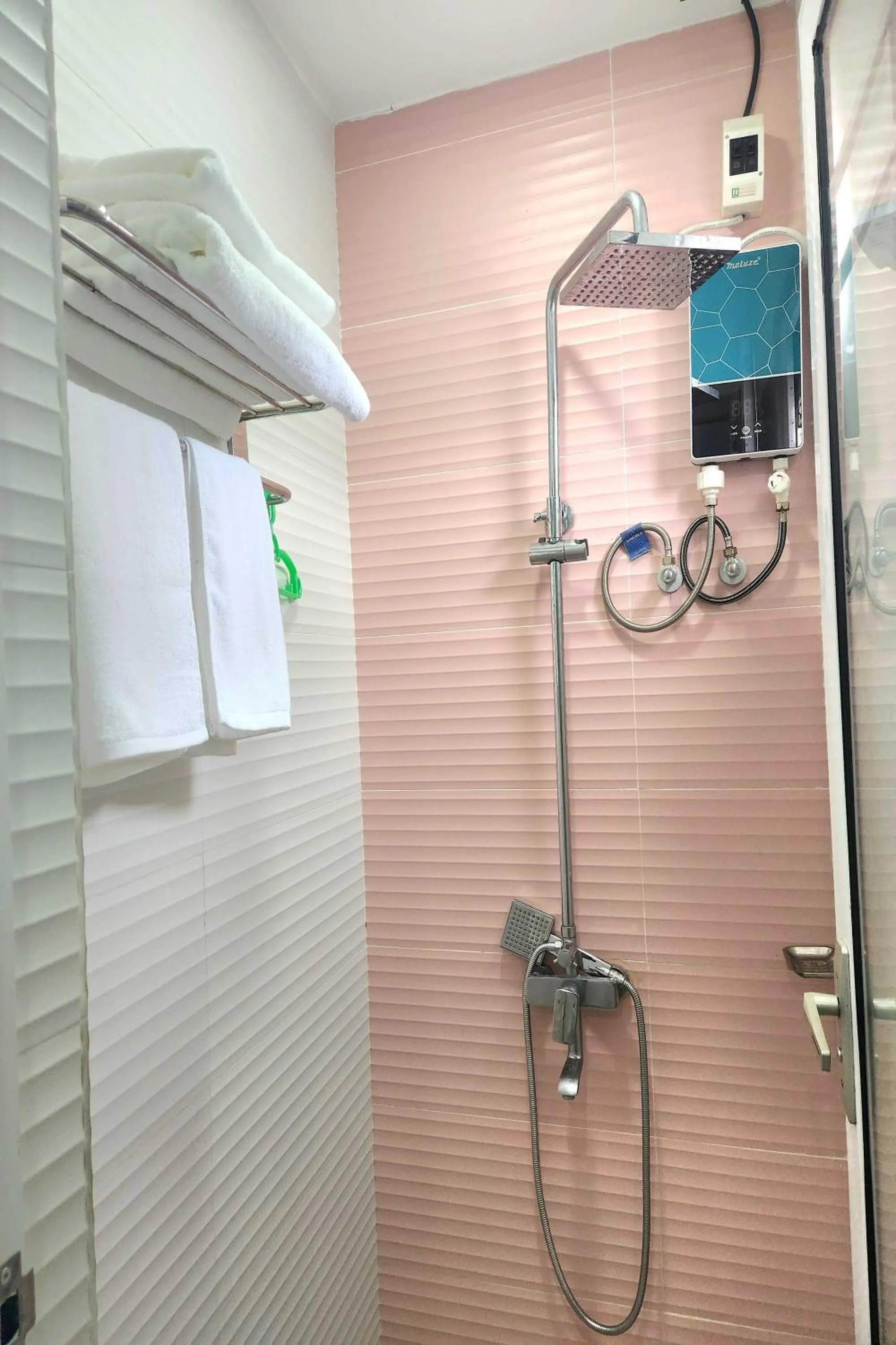 Shower in Qingqing Hotel Pasay Manila near MOA