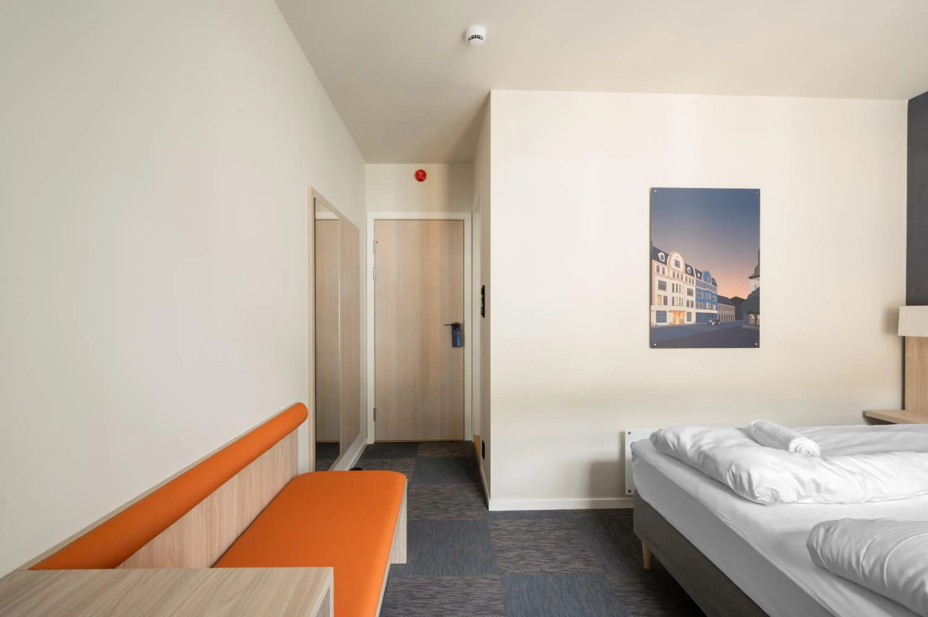 Photo of the whole room, Bed in BREEZE Hotel Victoria - Self-Service