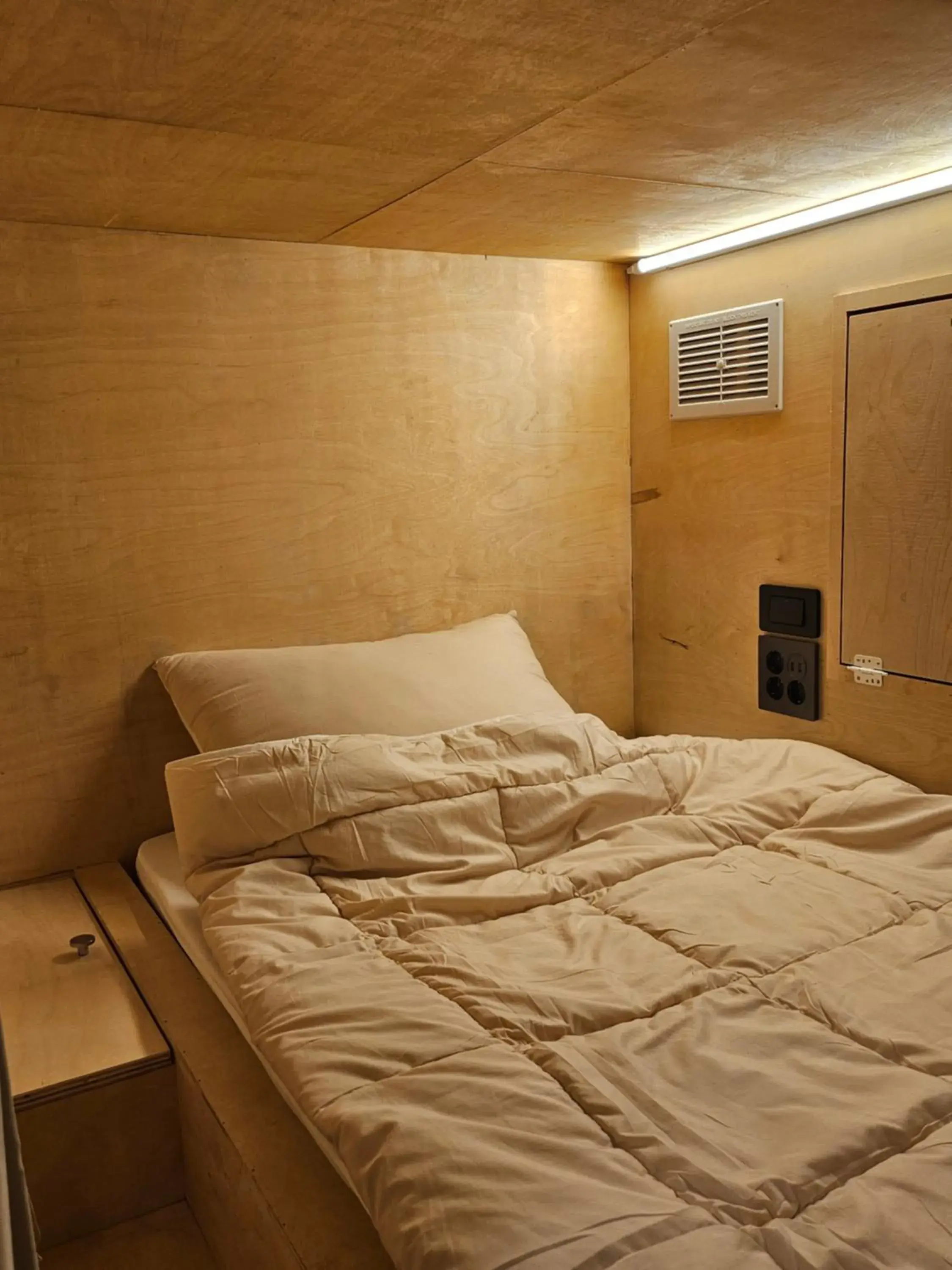 Bed in 4-Bed Male Dormitory Room in Travel Light Hostel Bed in 4-Bed Male Dormitory Room in Travel Light Hostel