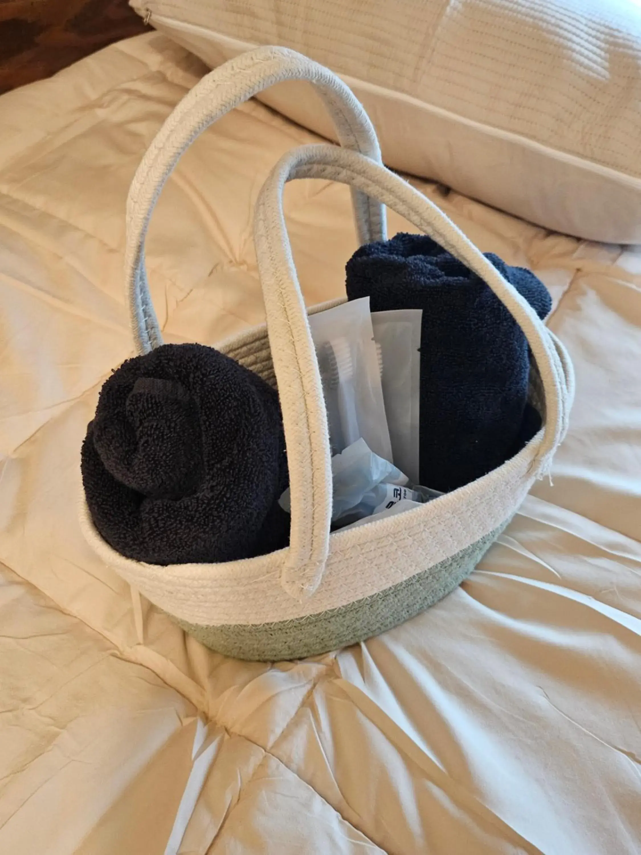 Twin Room with Private Bathroom in Travel Light Hostel Twin Room with Private Bathroom in Travel Light Hostel