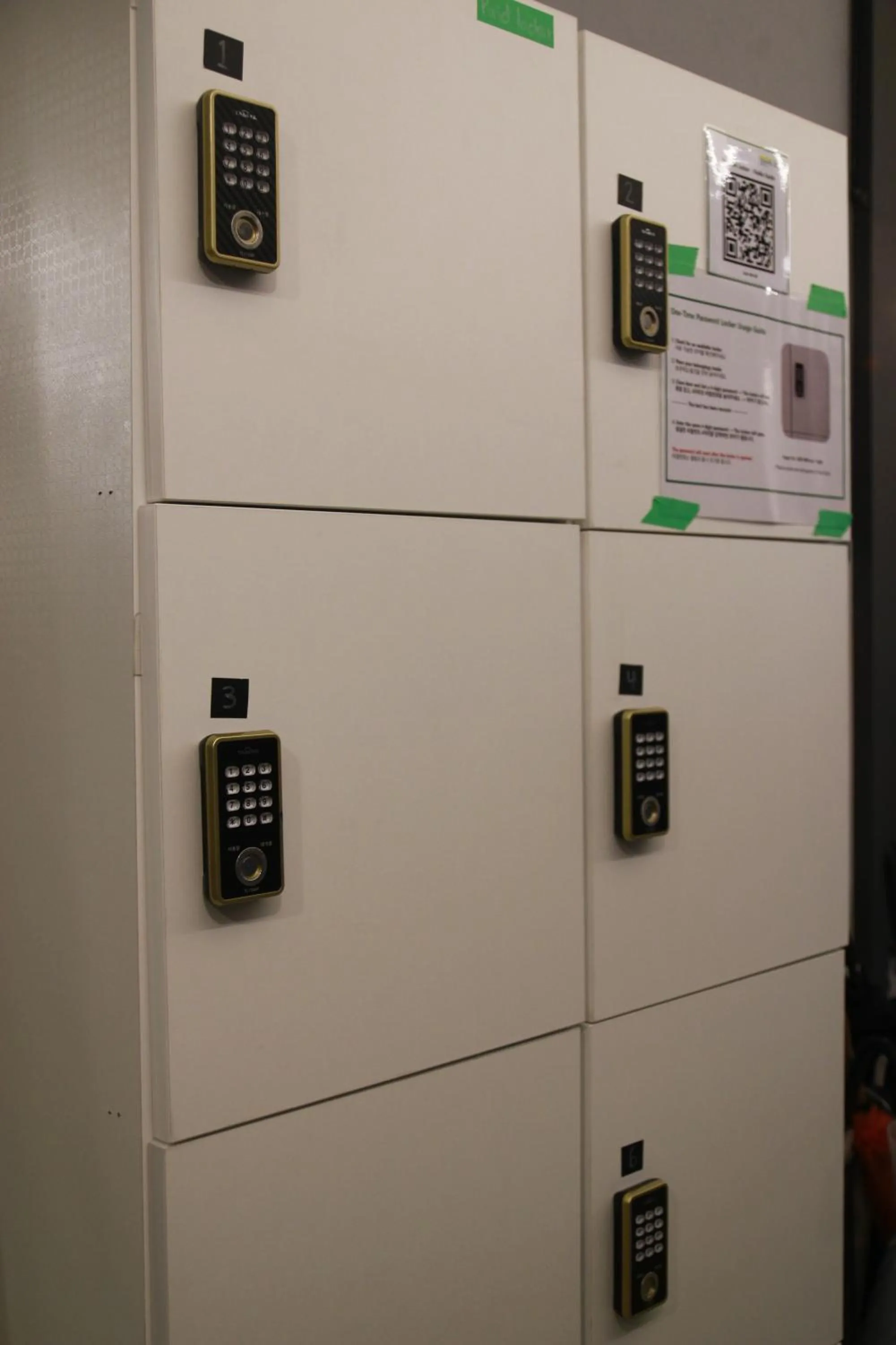 locker in Travel Light Hostel