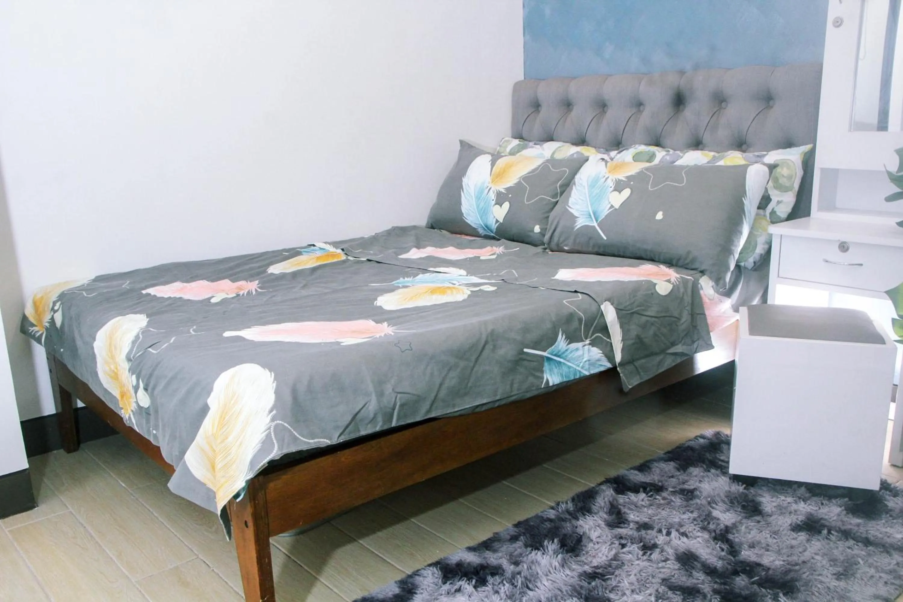 Bed in Cozy Pad in Cubao