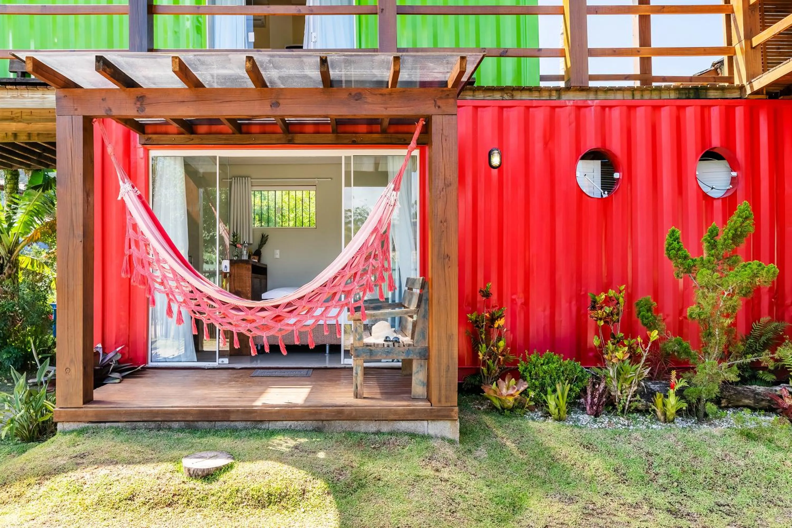 Patio in Pousada Container Eco Guarda