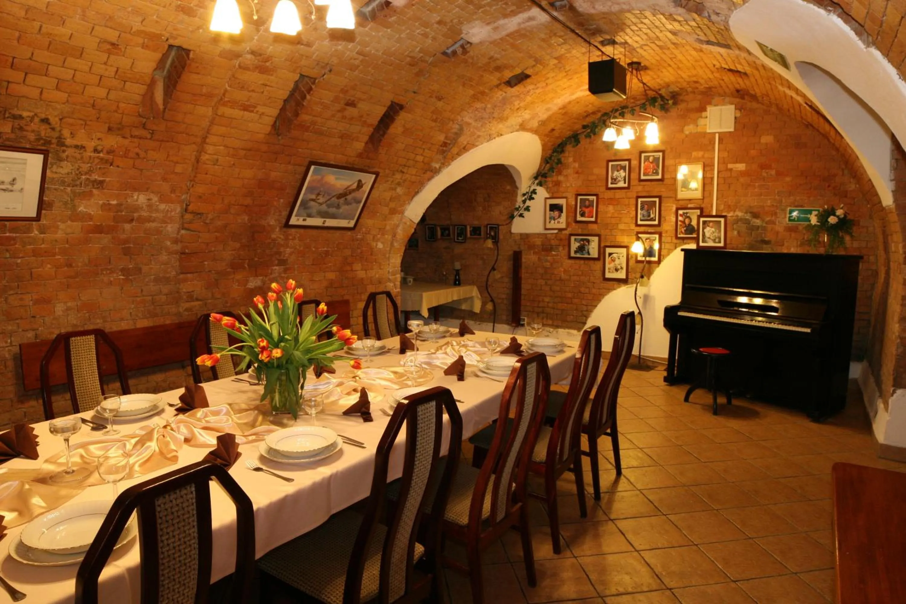 Restaurant/places to eat in Hotel Kosmonauty Wrocław-Airport