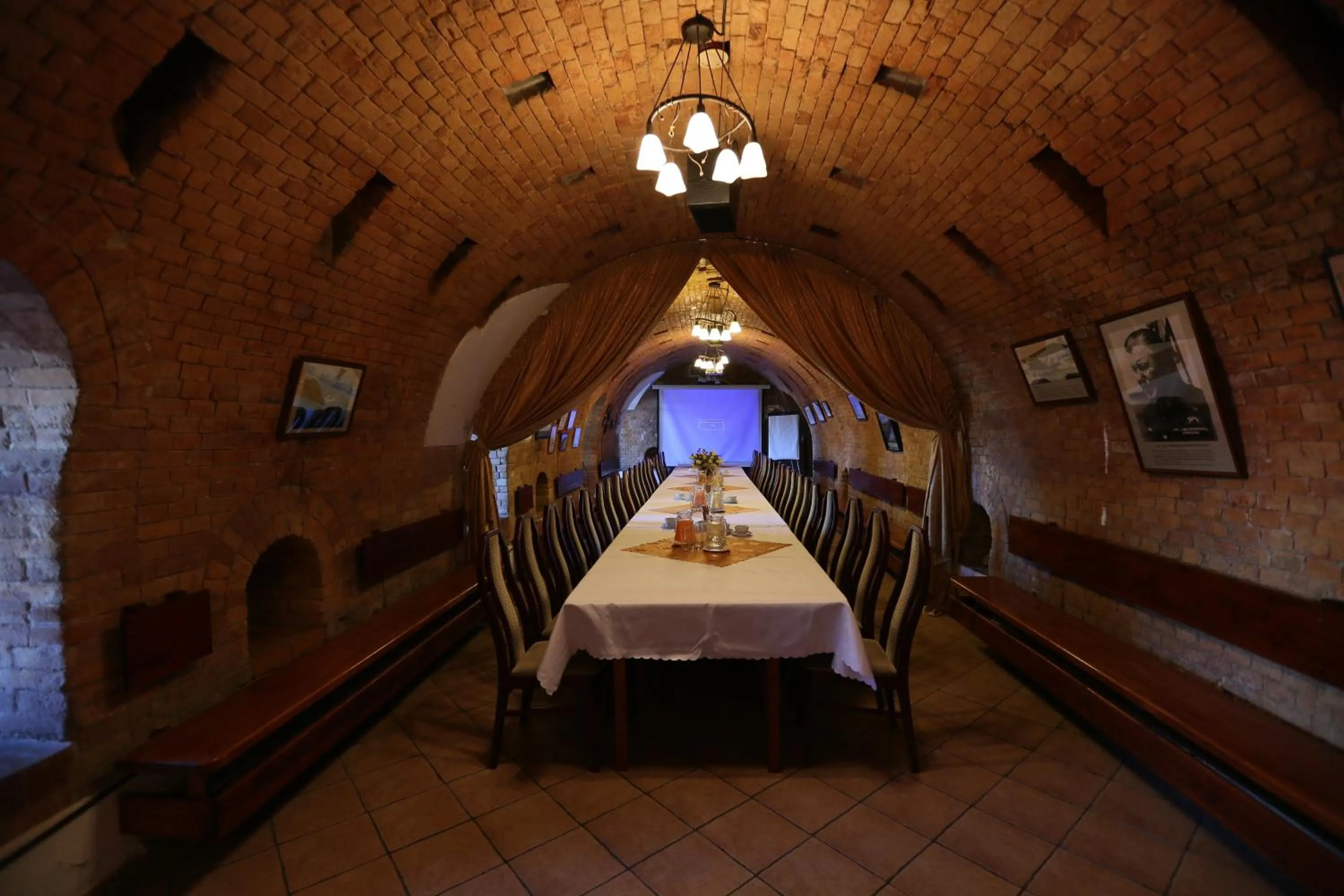 Restaurant/places to eat in Hotel Kosmonauty Wrocław-Airport