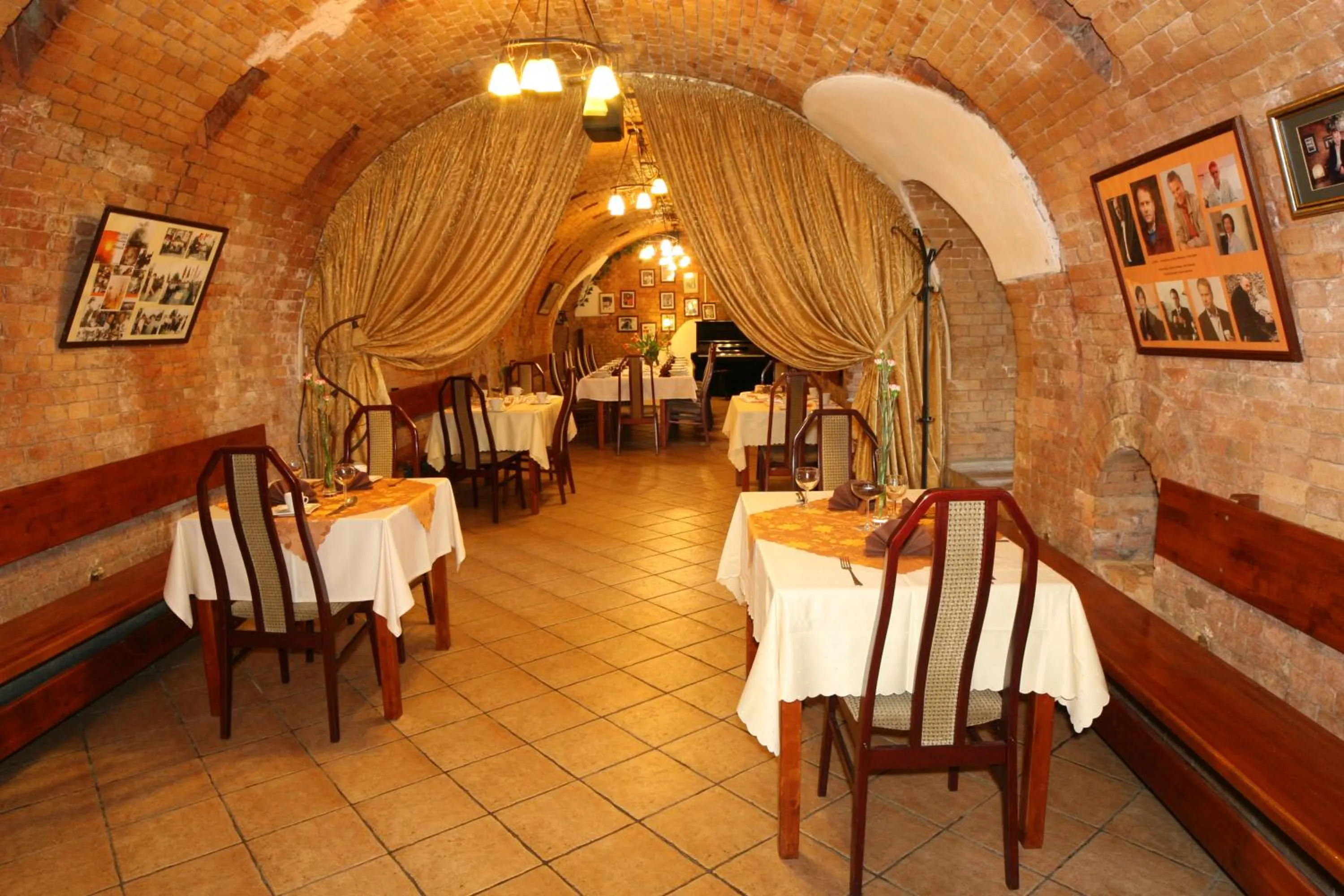 Restaurant/places to eat in Hotel Kosmonauty Wrocław-Airport