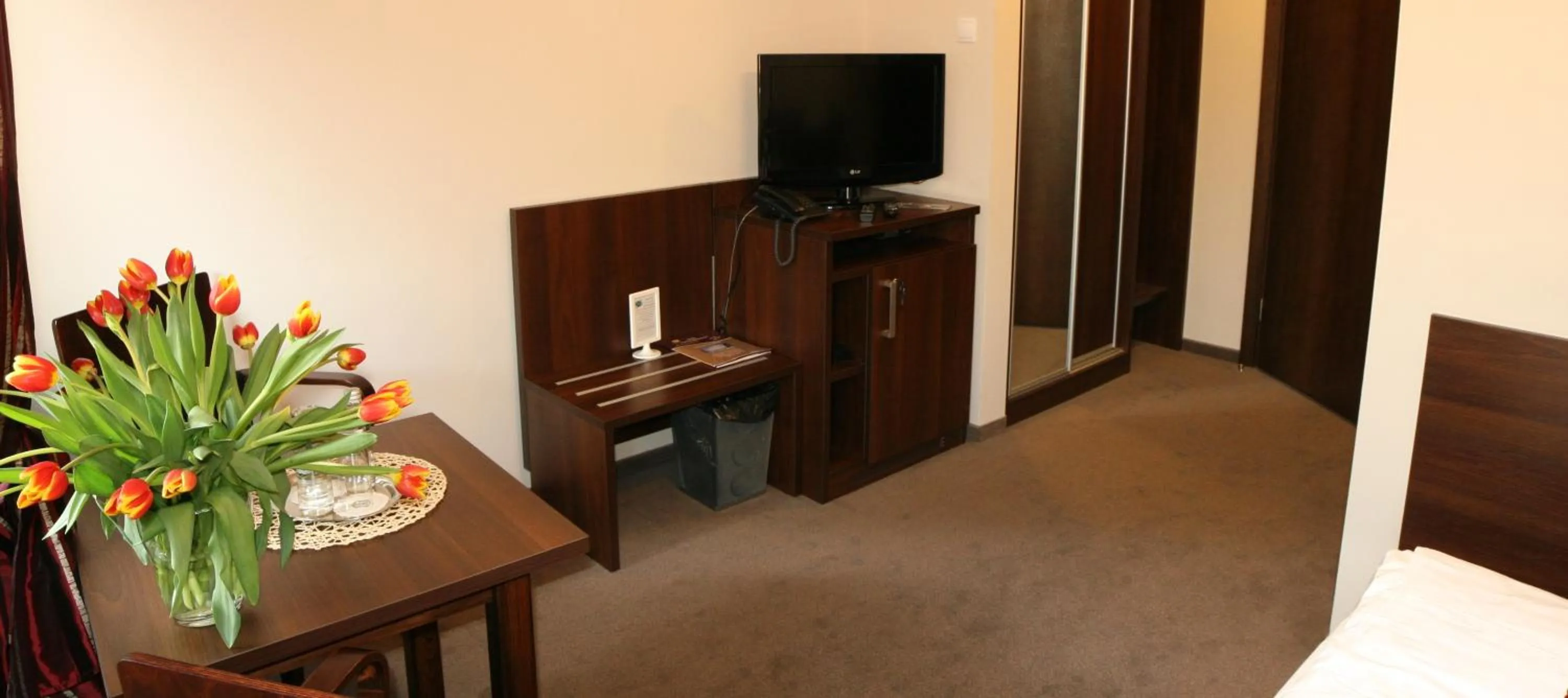 Photo of the whole room in Hotel Kosmonauty Wrocław-Airport