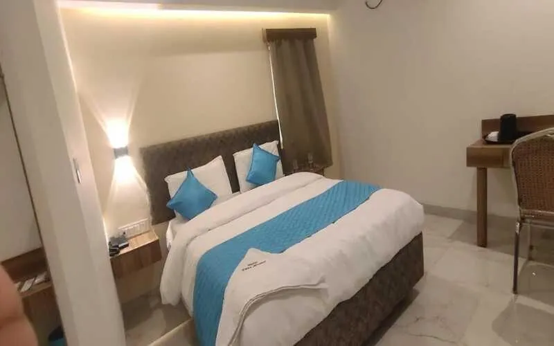 Photo of the whole room, Bed in Hotel Paramount